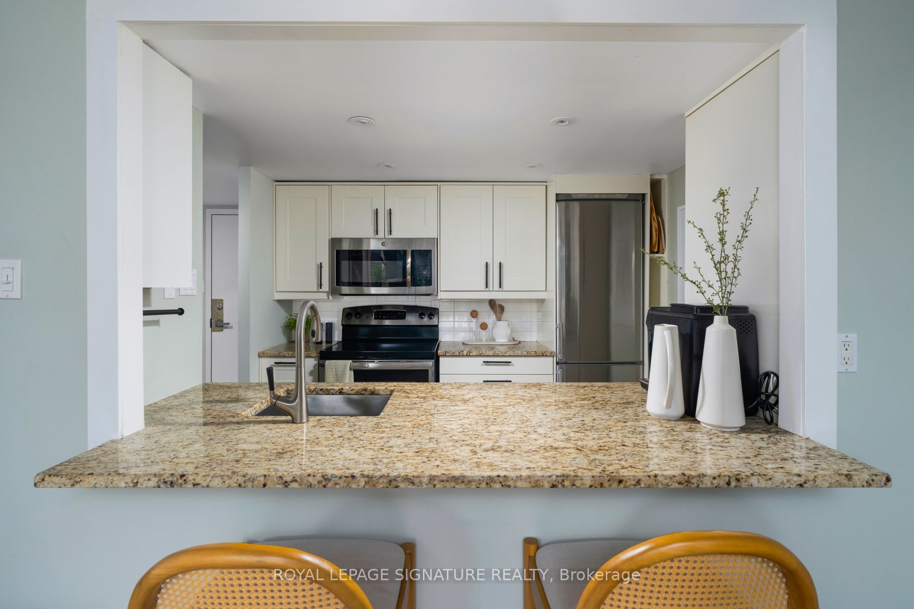 725 King Street W 903