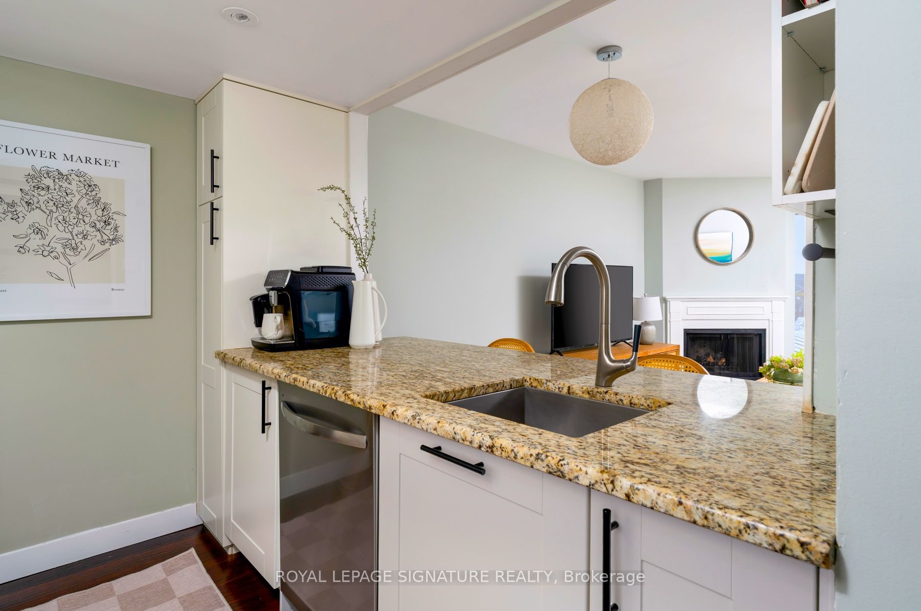 725 King Street W 903