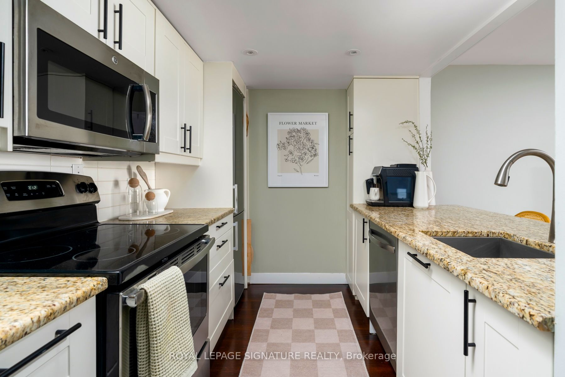 725 King Street W 903