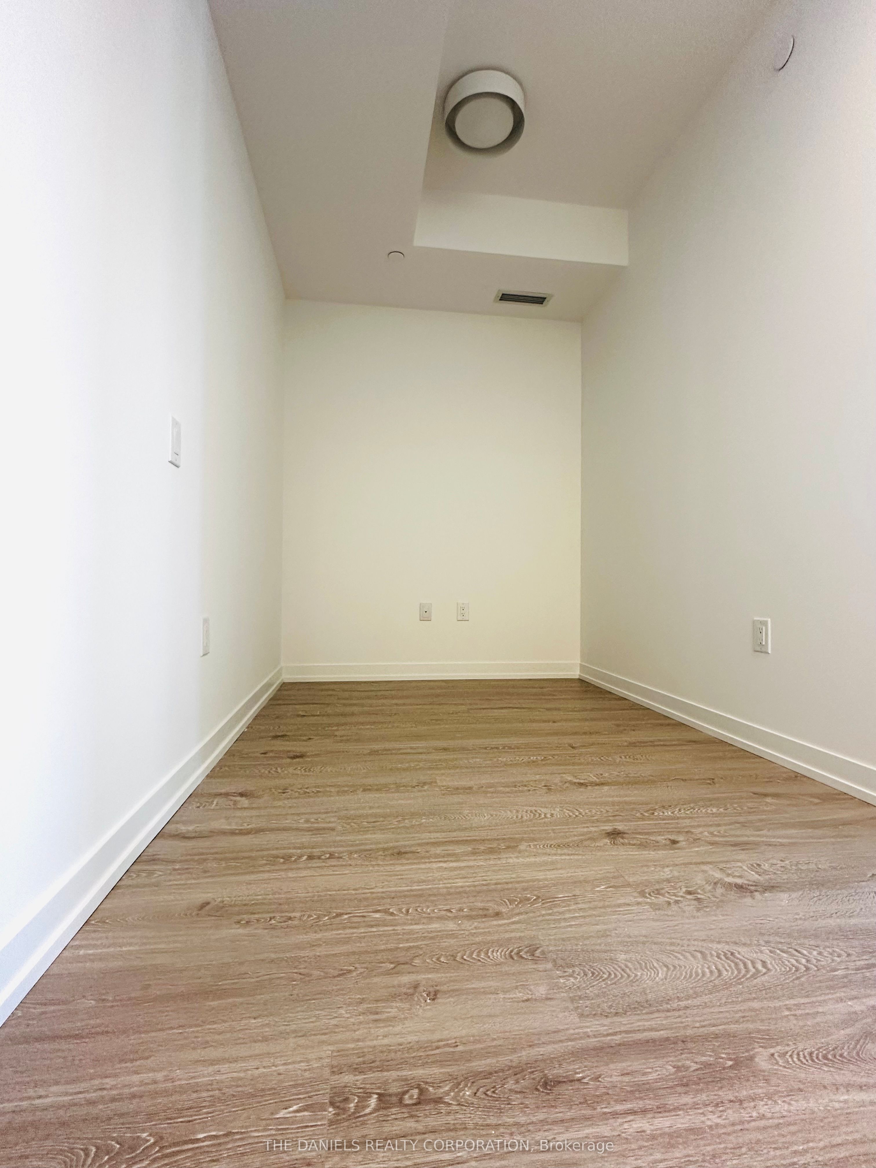 2485 Eglinton Avenue W 1013