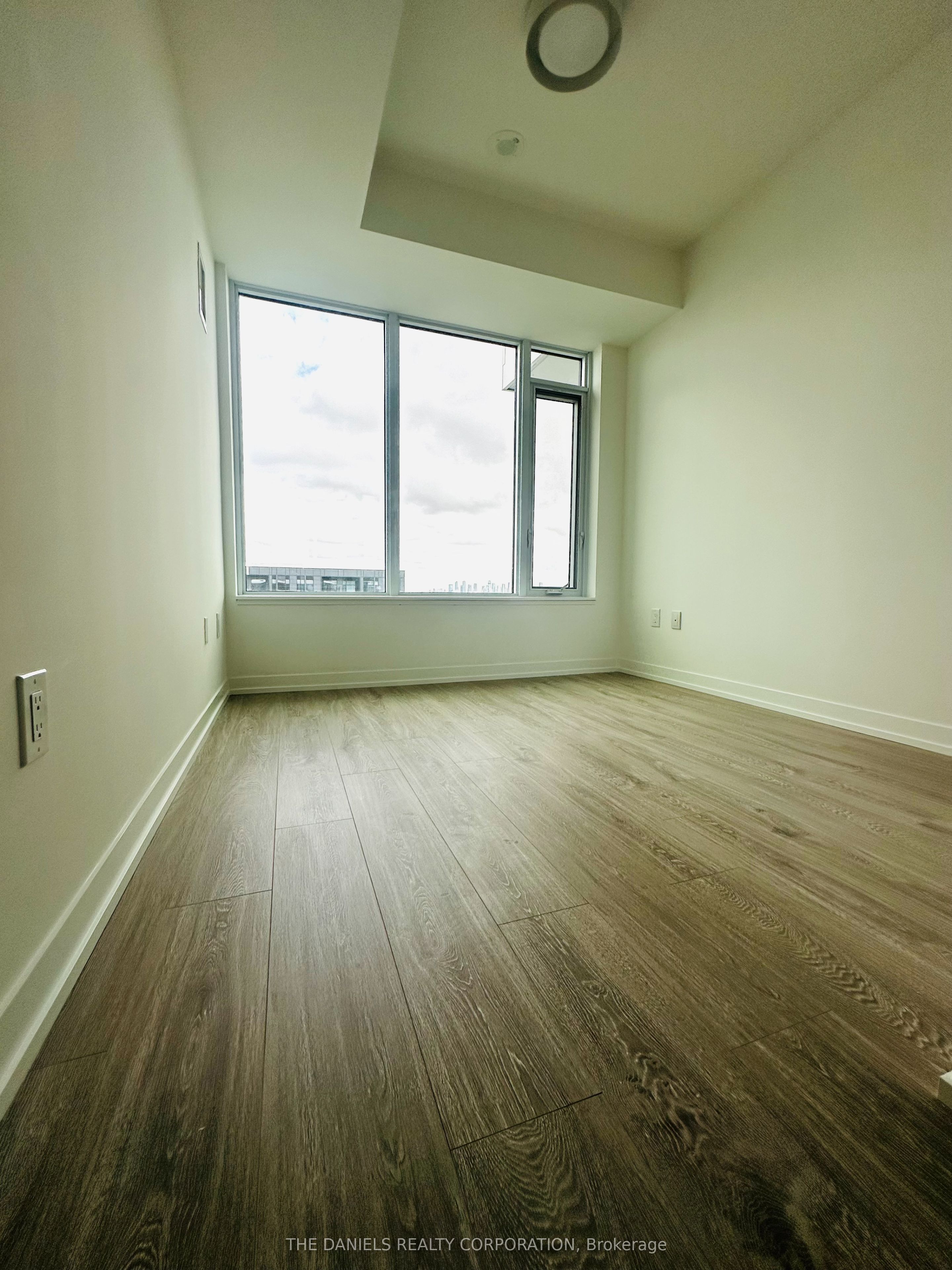 2485 Eglinton Avenue W 1013