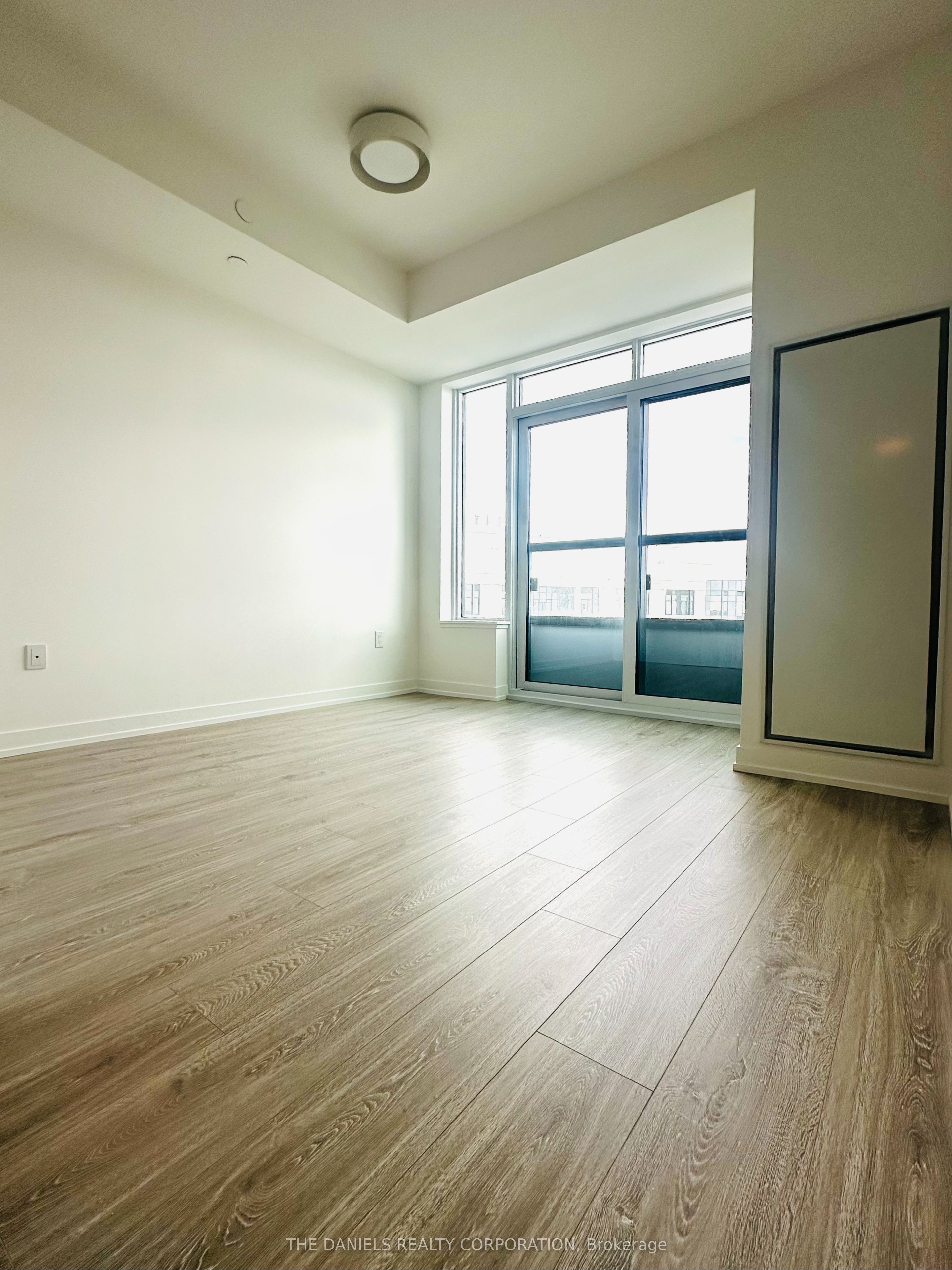 2485 Eglinton Avenue W 1013