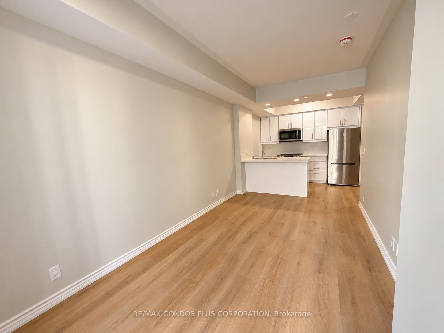 90 Eastwood Park Gardens Unit 8