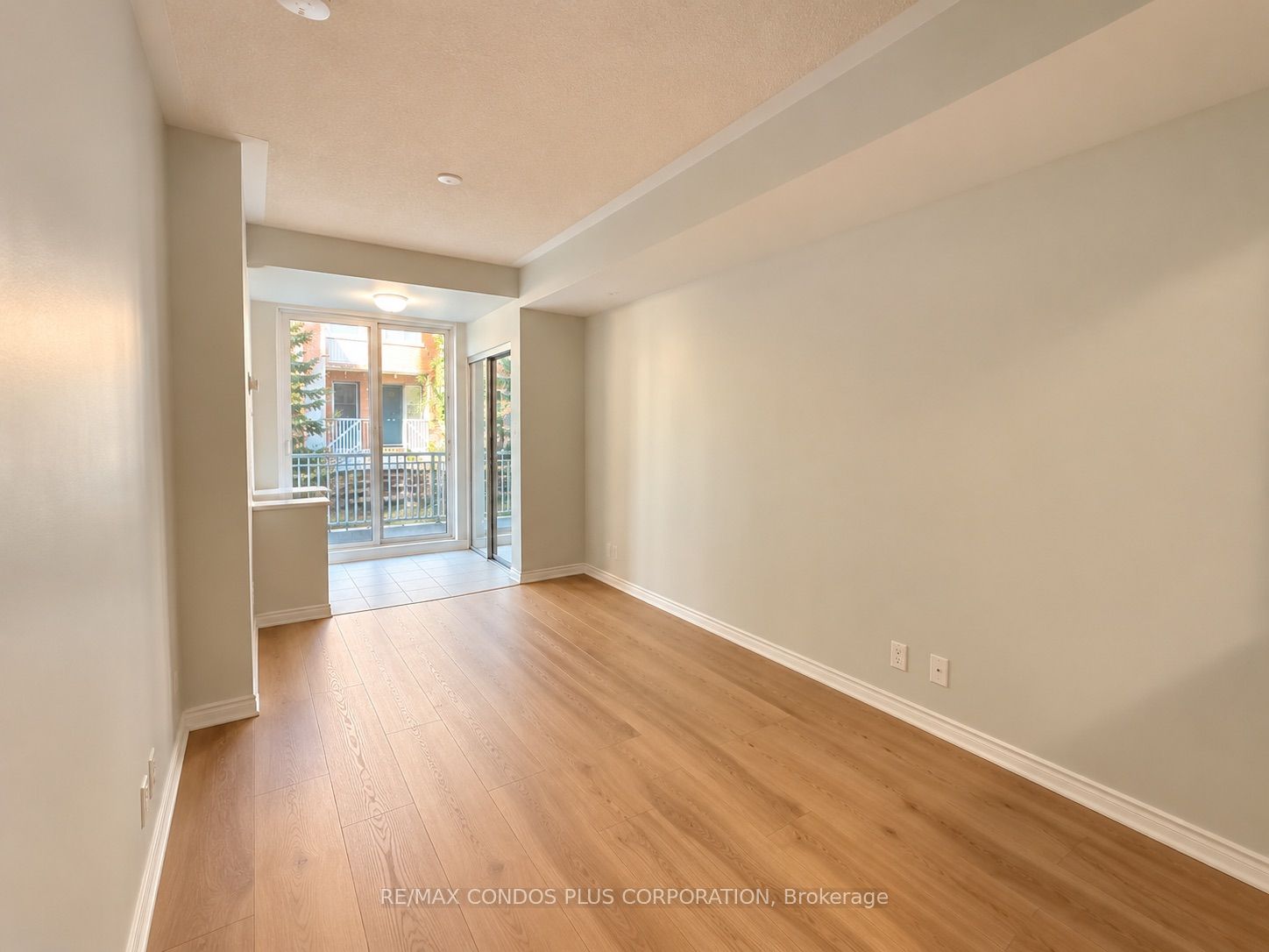90 Eastwood Park Gardens Unit 8