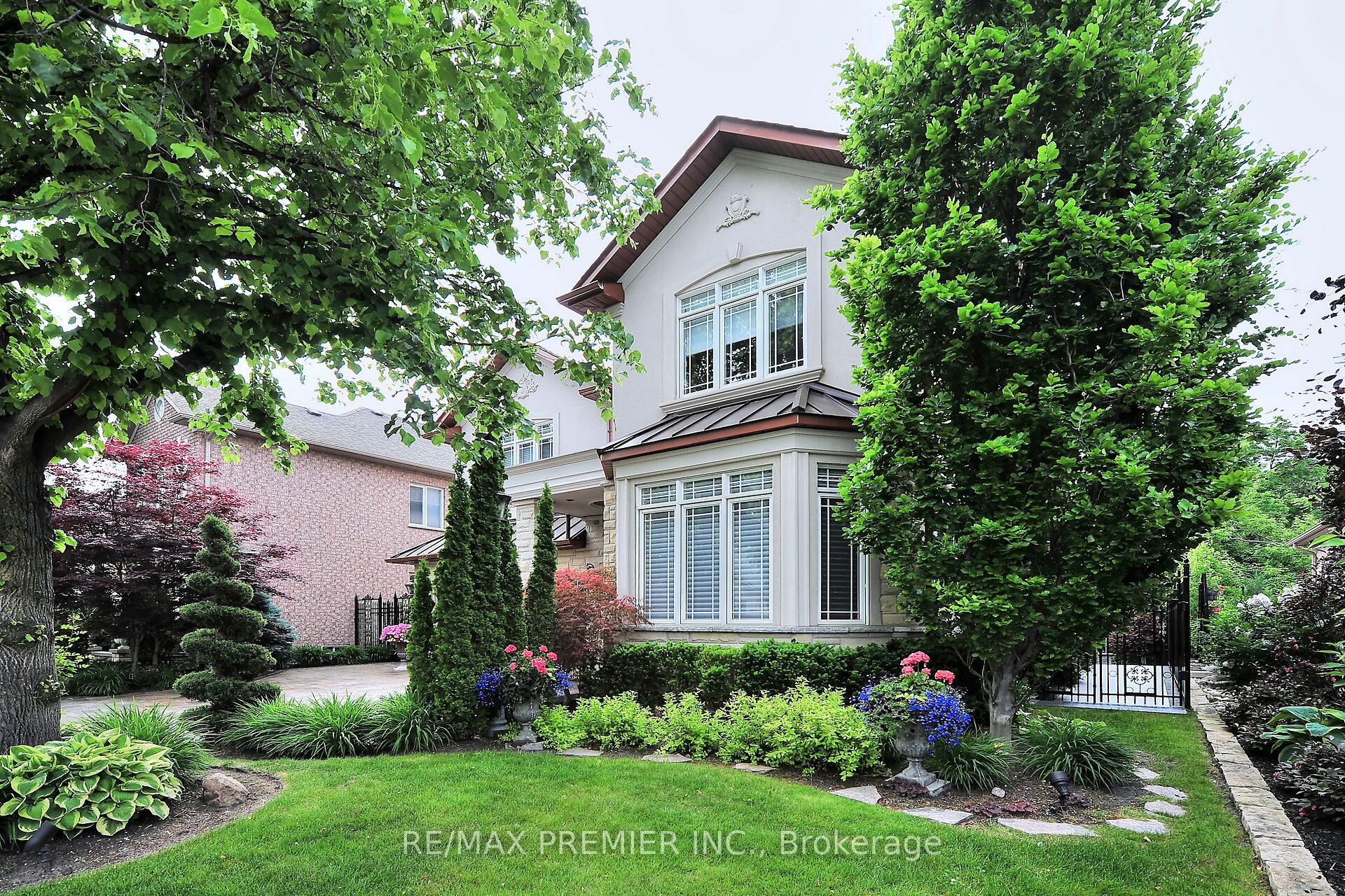 111 Arista Gate