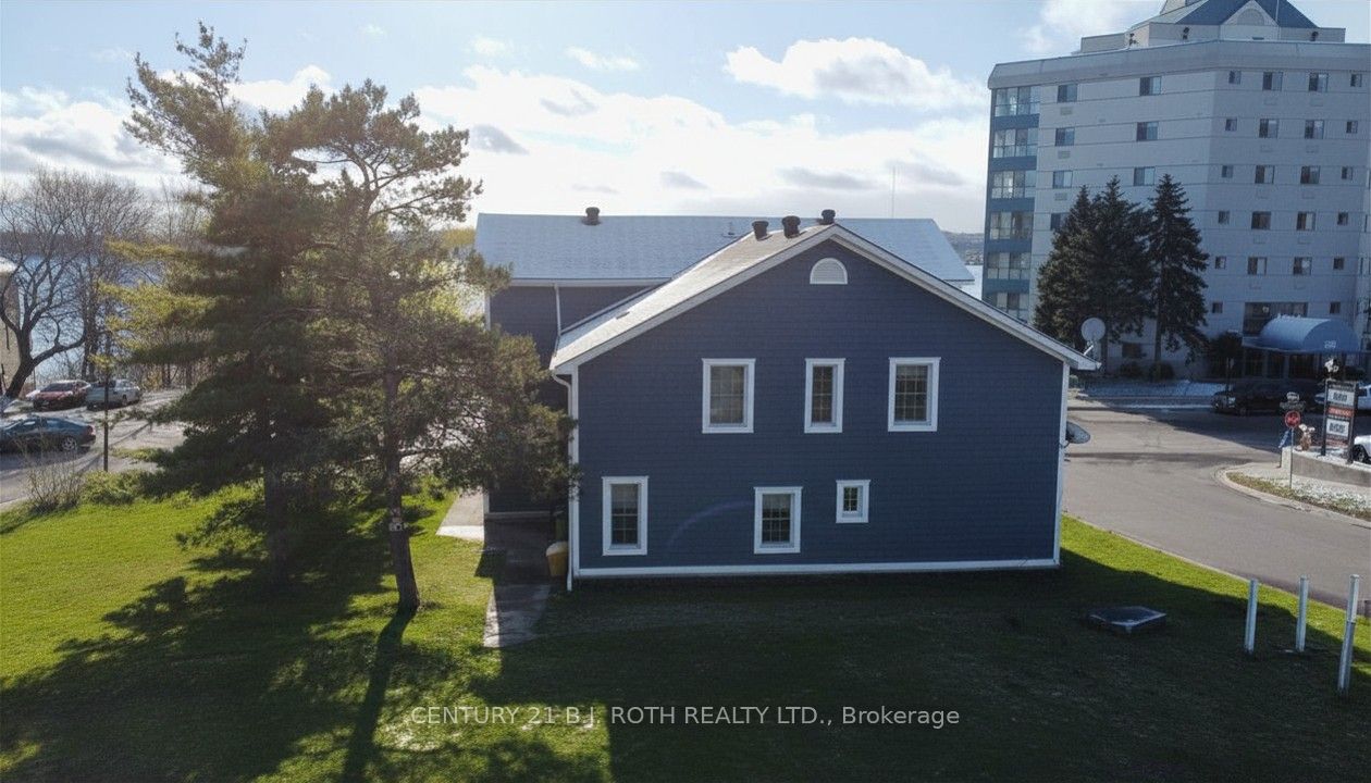 194 Dunlop Street E