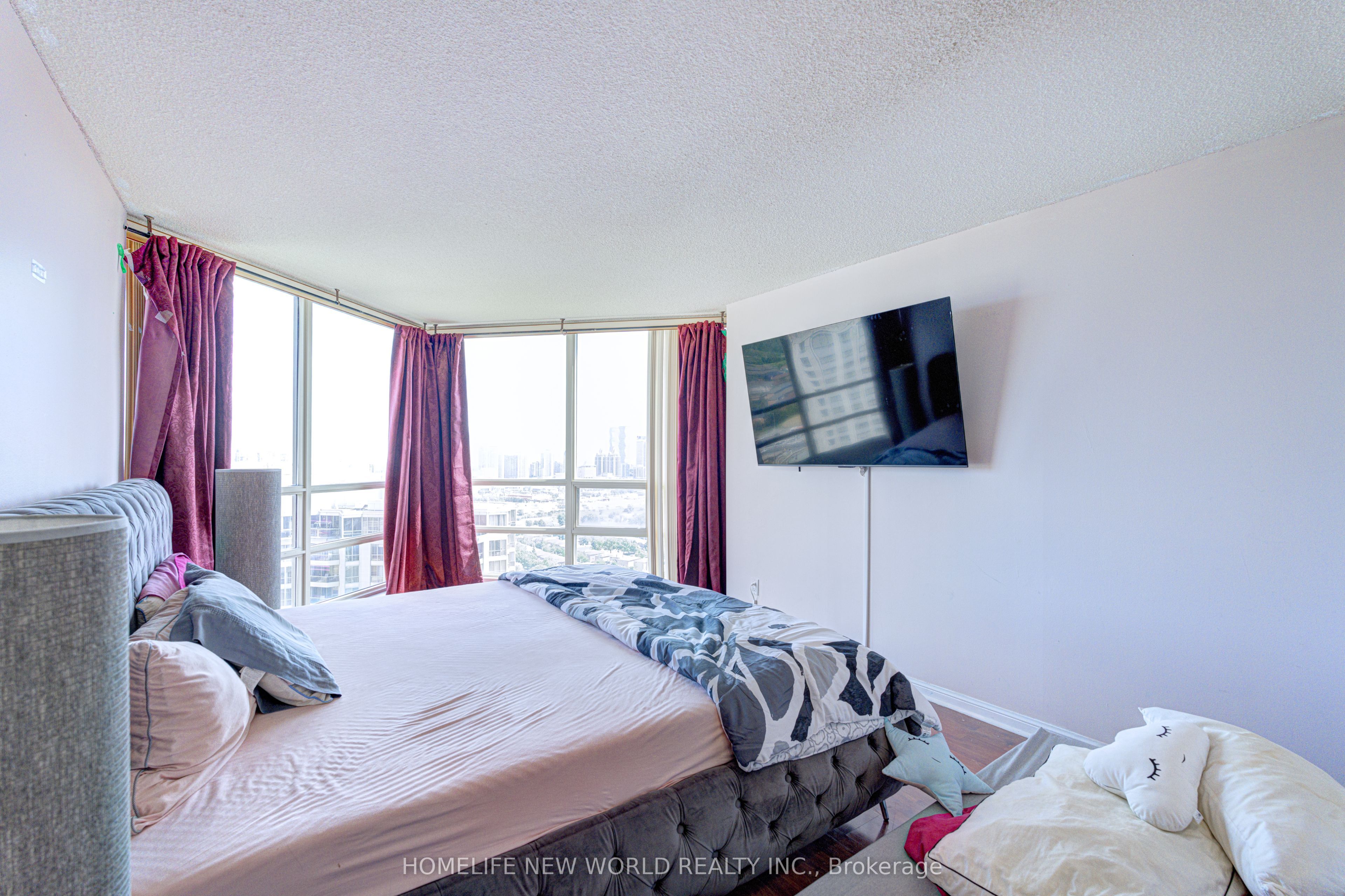 45 Kingsbridge Garden Circle 2704