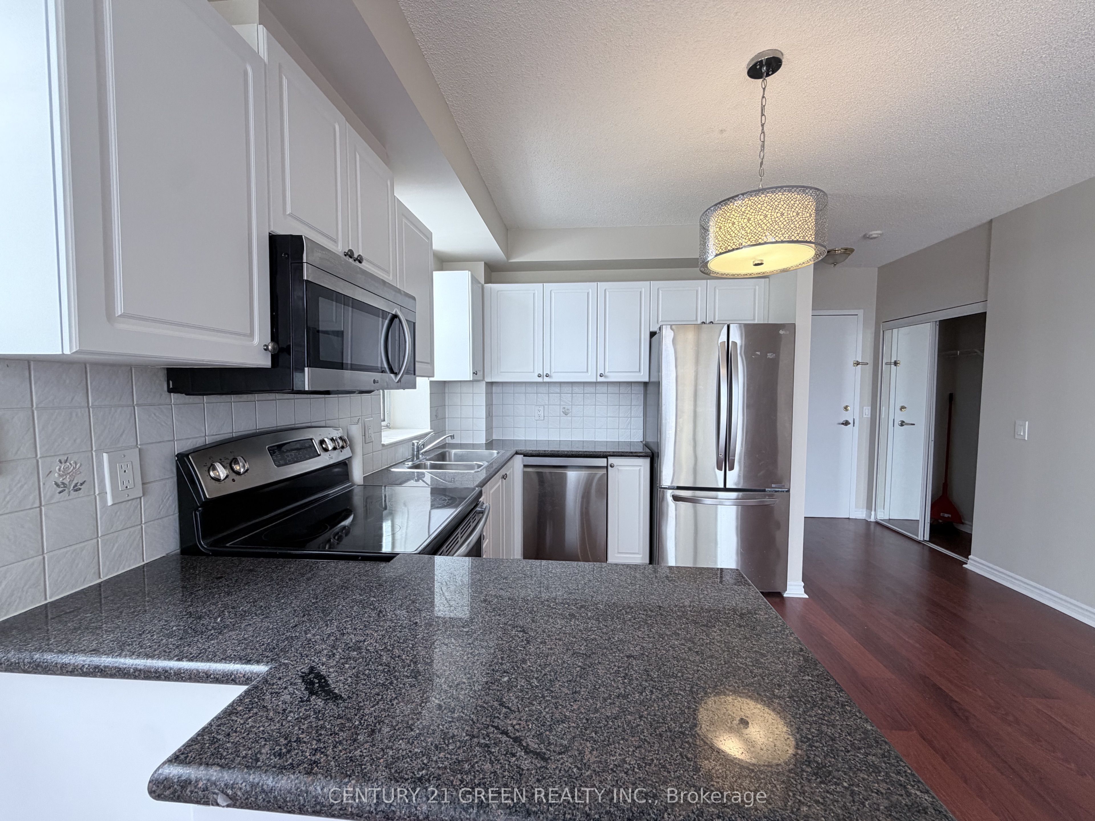 200 Burnhamthorpe Road E 1103