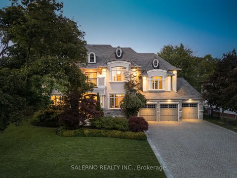 8 Thornhill Avenue Vaughan ON L4J 1J4