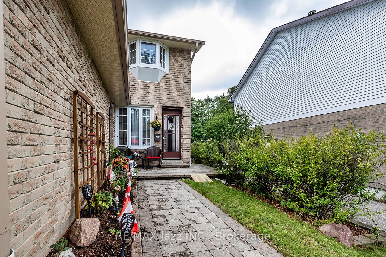 1305 Sunnybrae Crescent