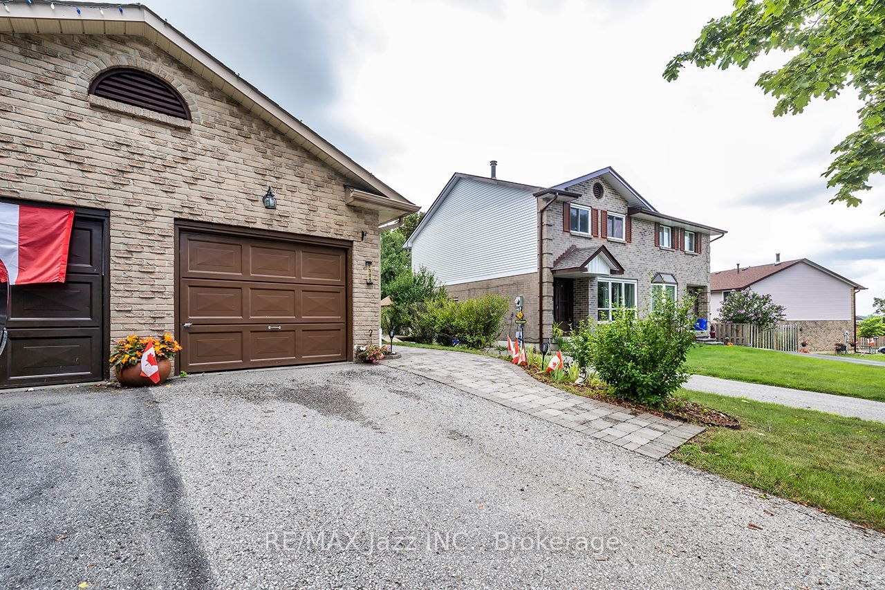 1305 Sunnybrae Crescent