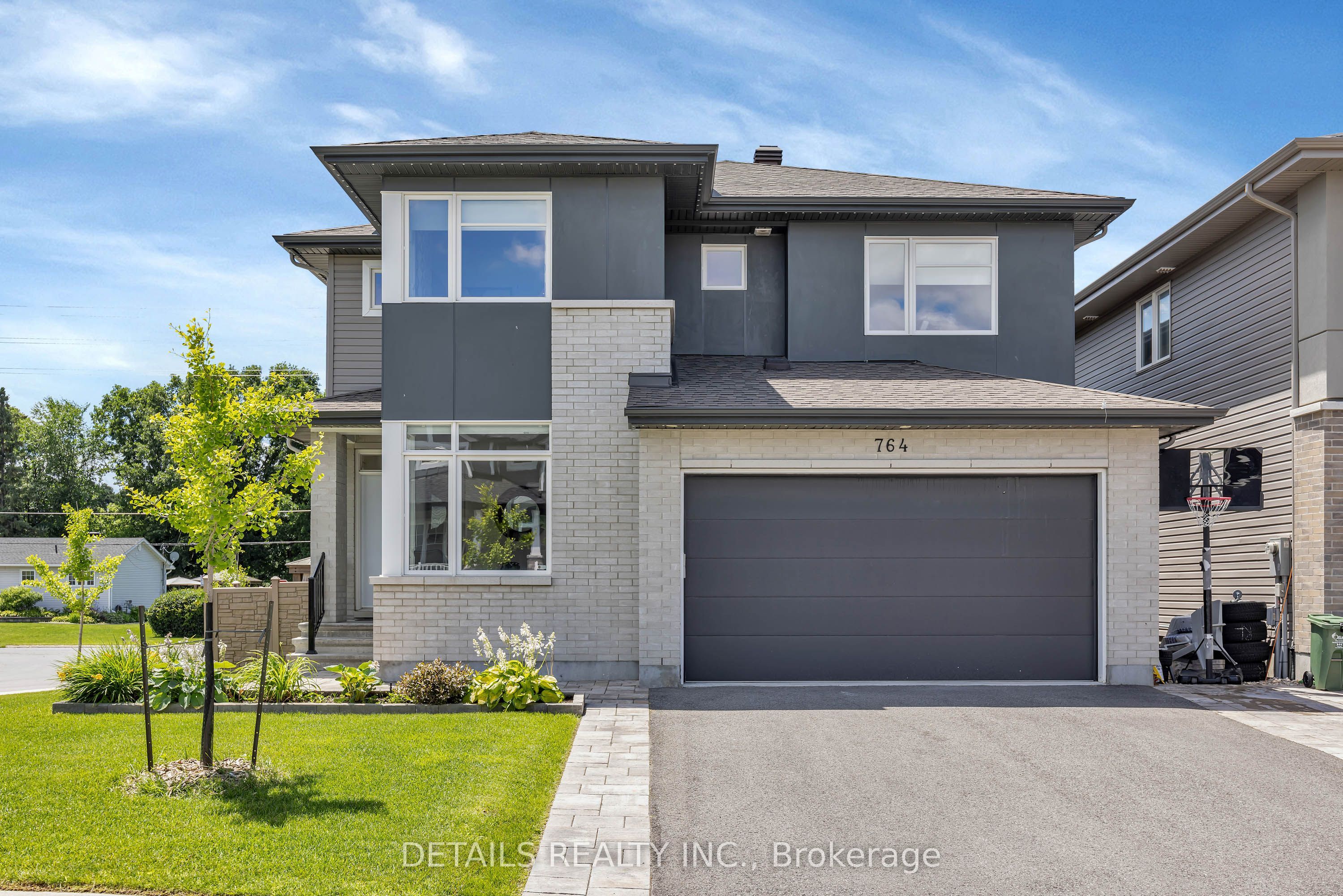 764 KIRKHAM Crescent