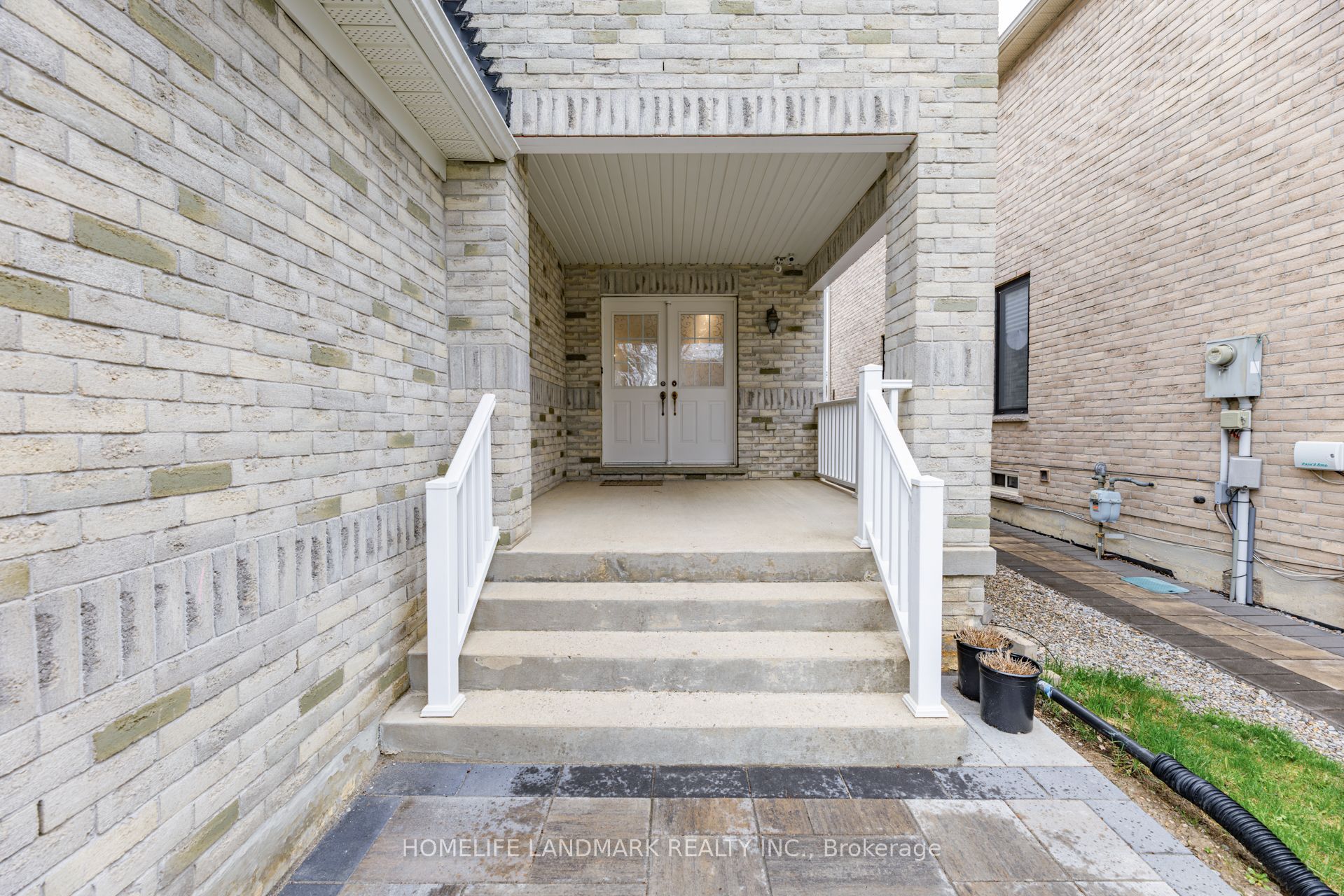 86 Laurier Avenue