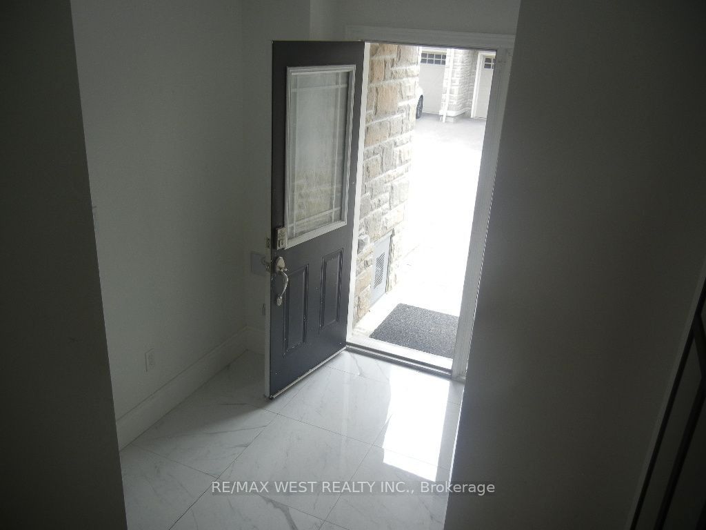 12 Waterstone Way