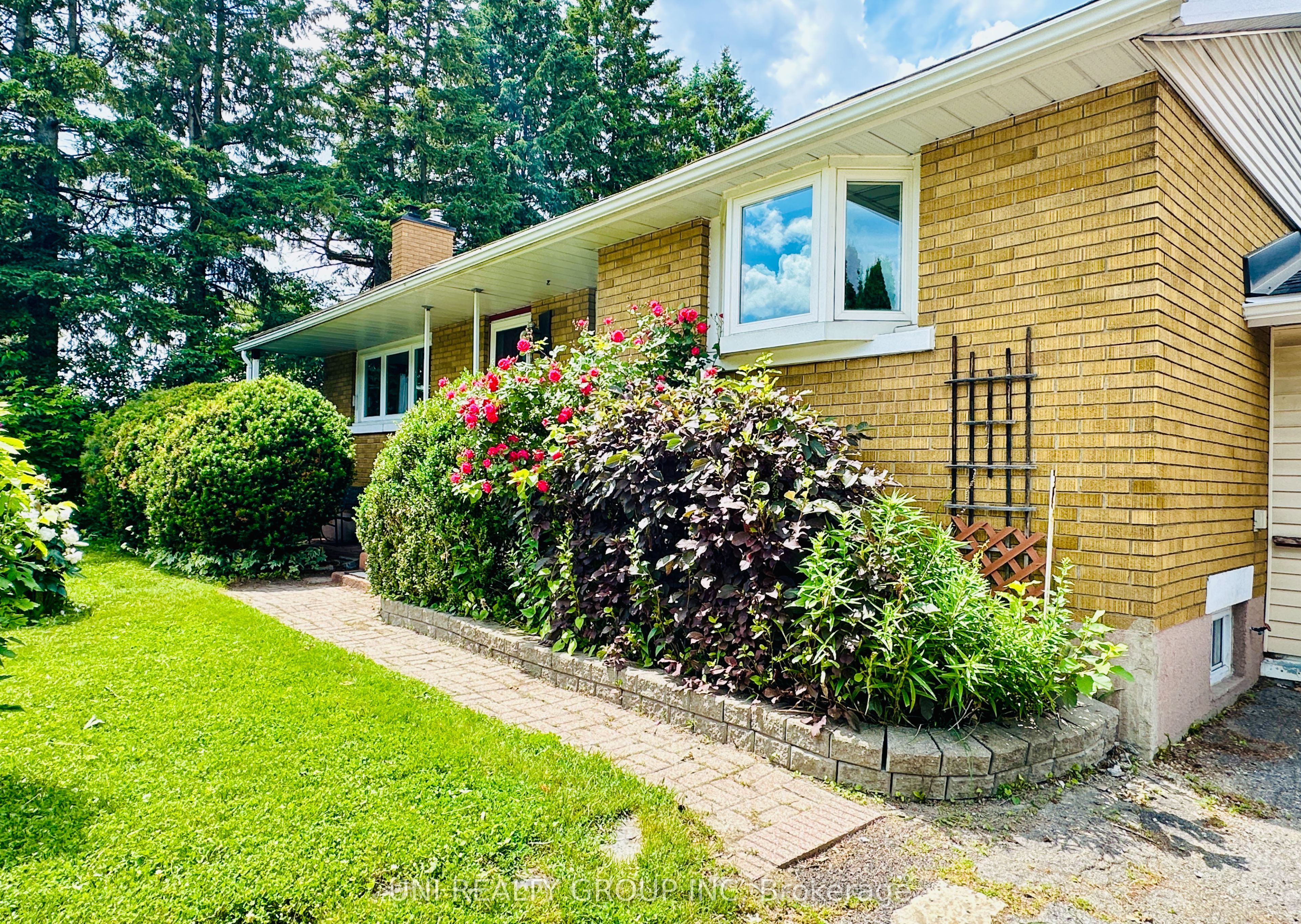 77 Meadowlands Drive