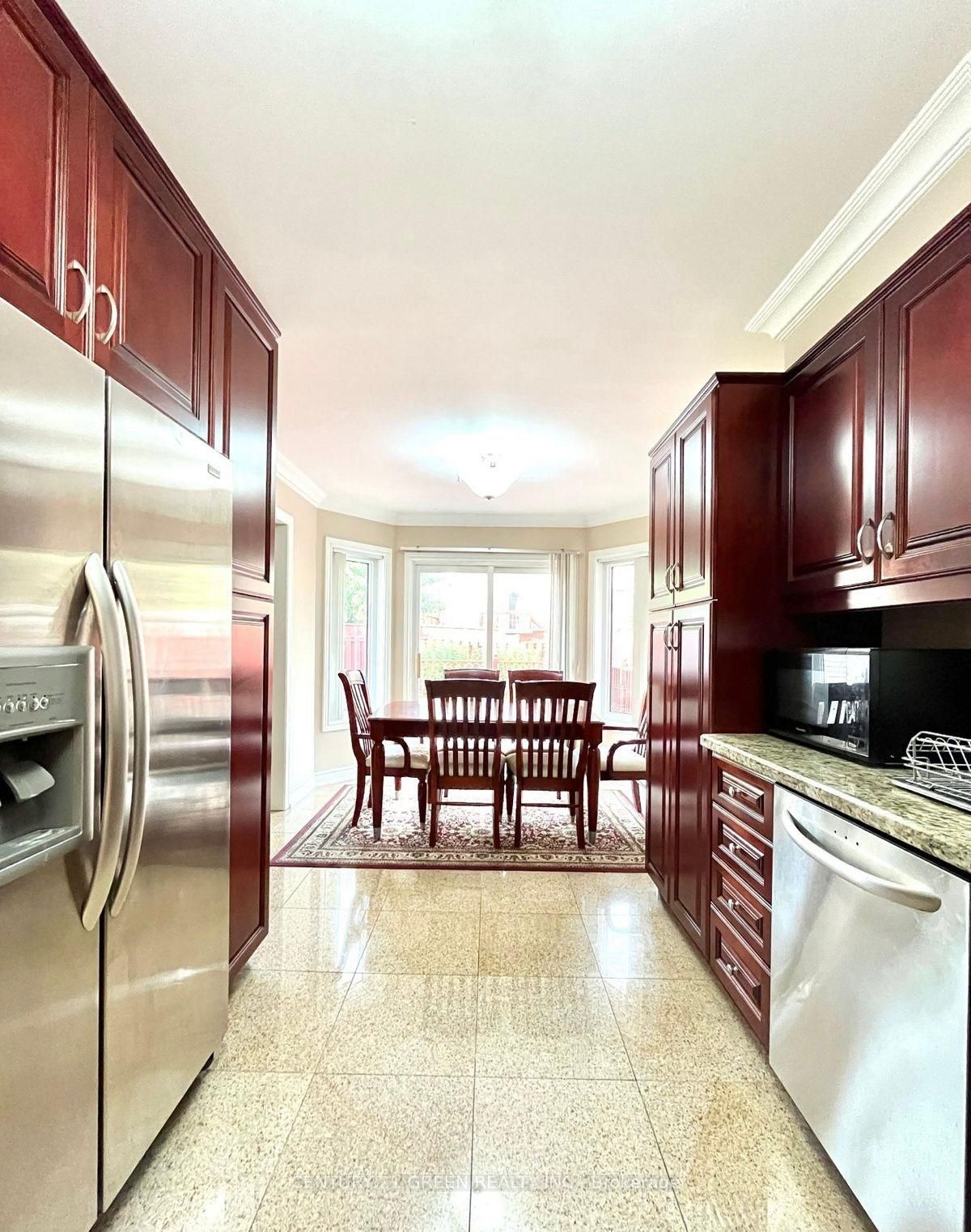 215 Kingknoll Drive
