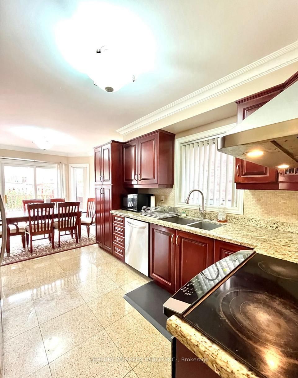 215 Kingknoll Drive