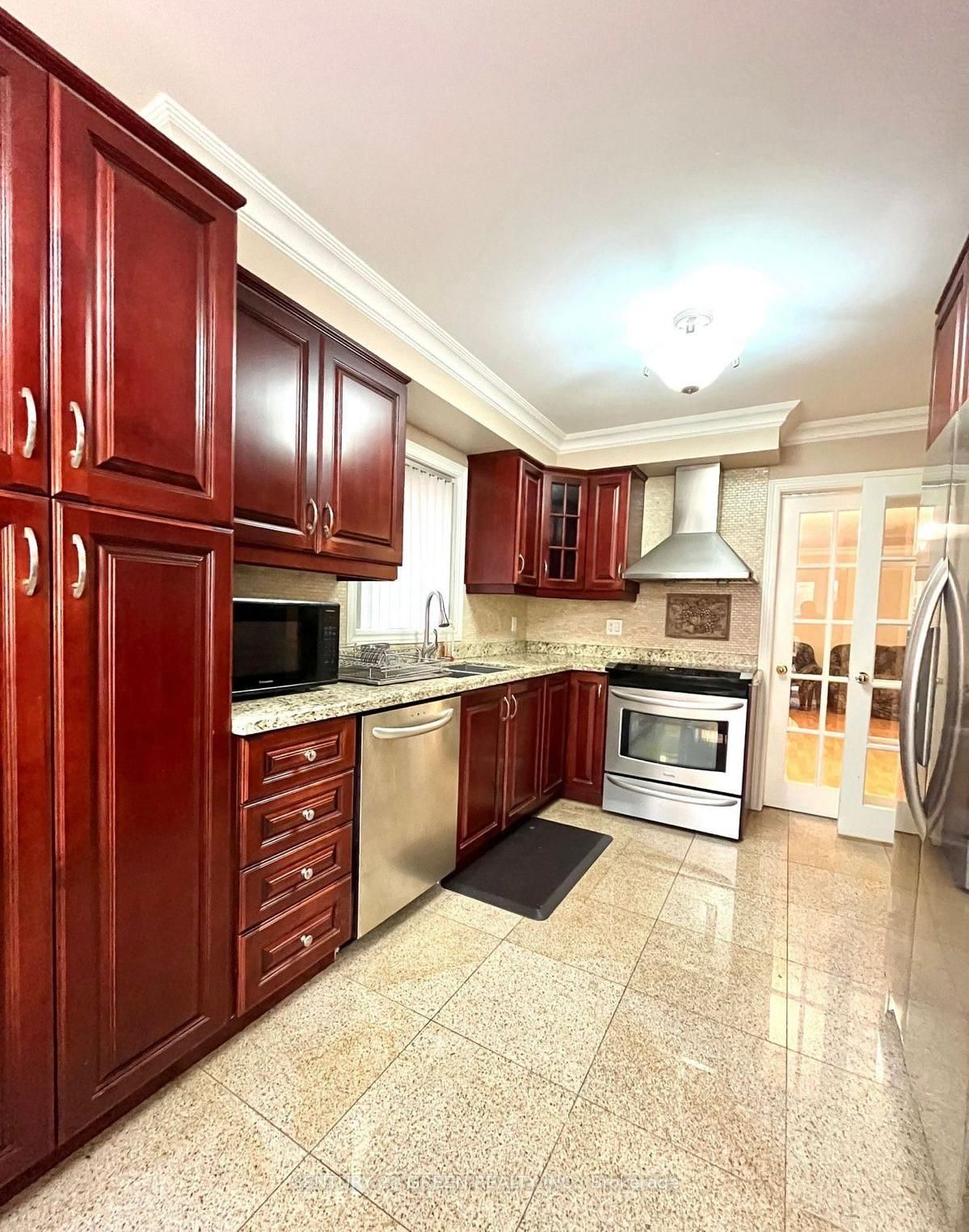 215 Kingknoll Drive