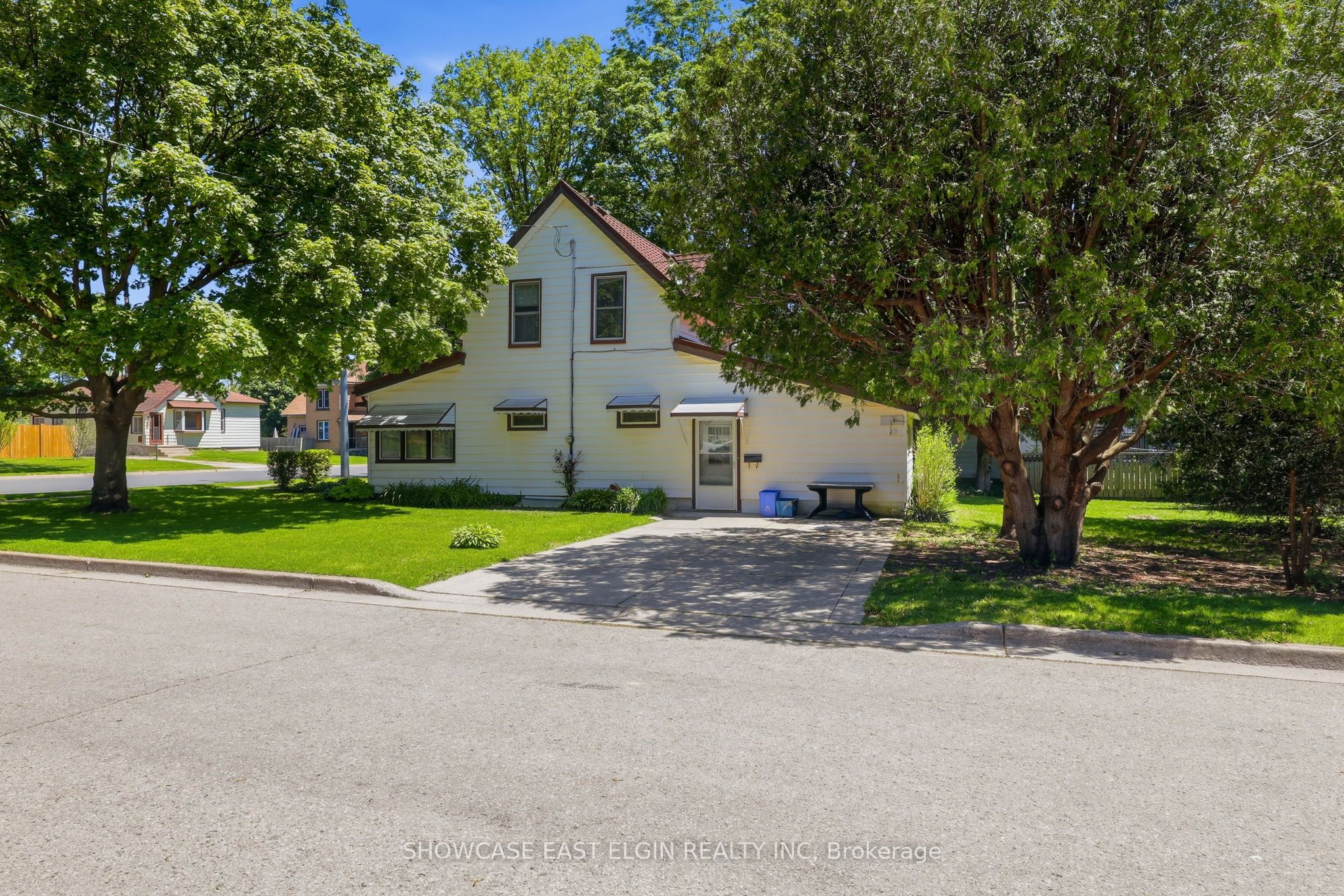 212 Sydenham Street E