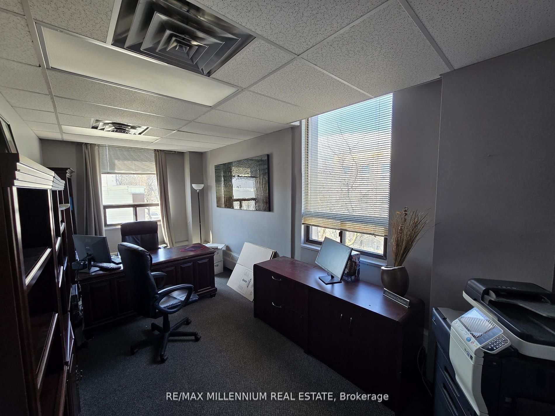 101 Dundas Street W 305