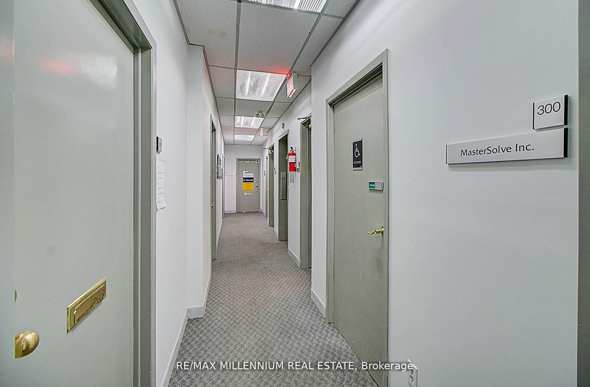 101 Dundas Street W 305