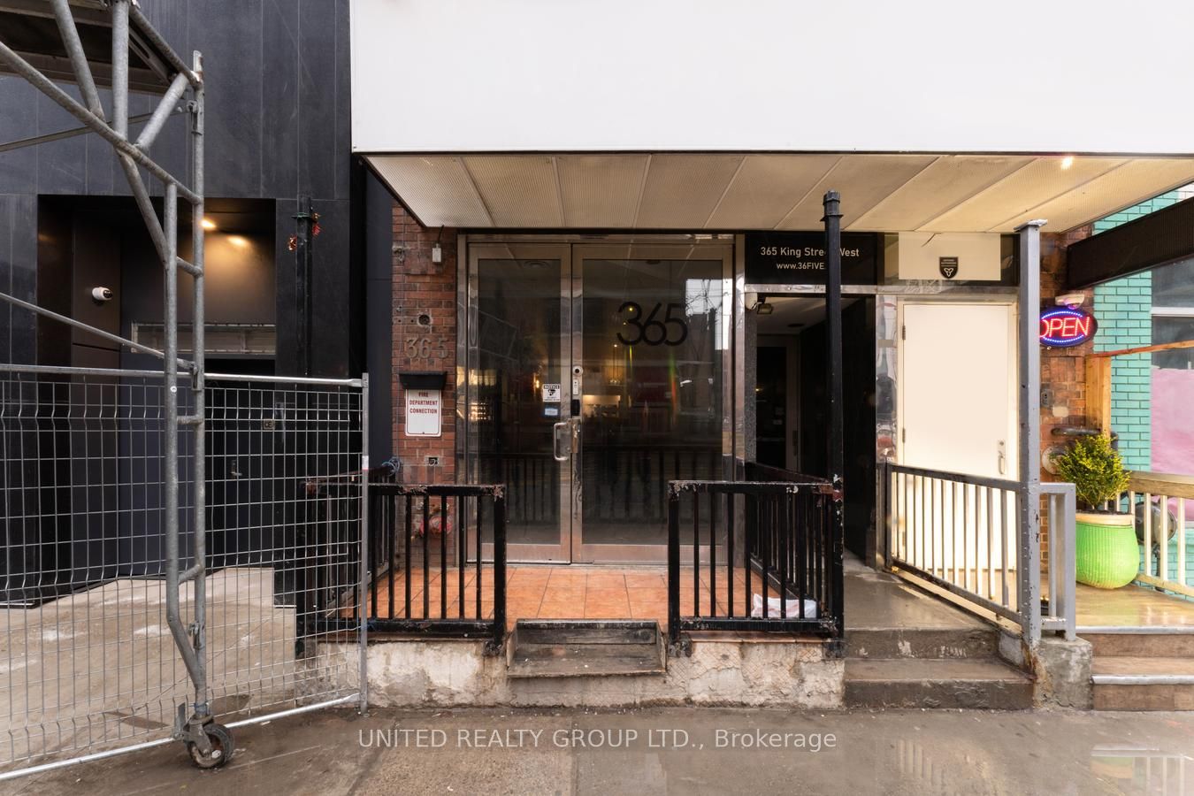365 King Street W