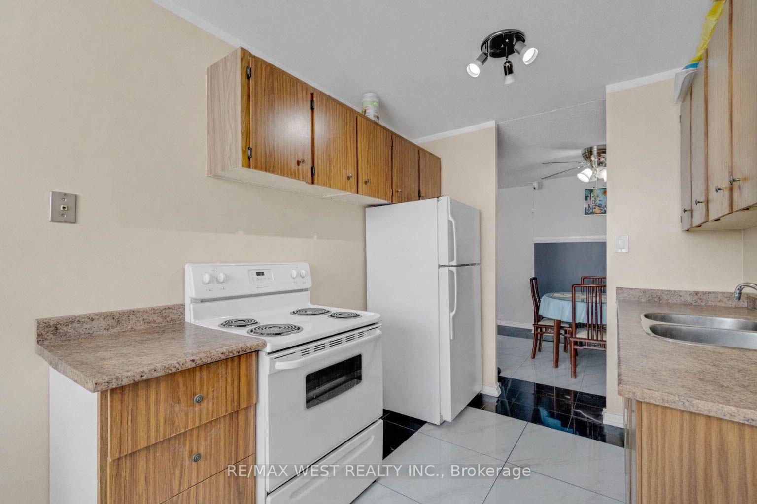 21 Knightsbridge Road 407