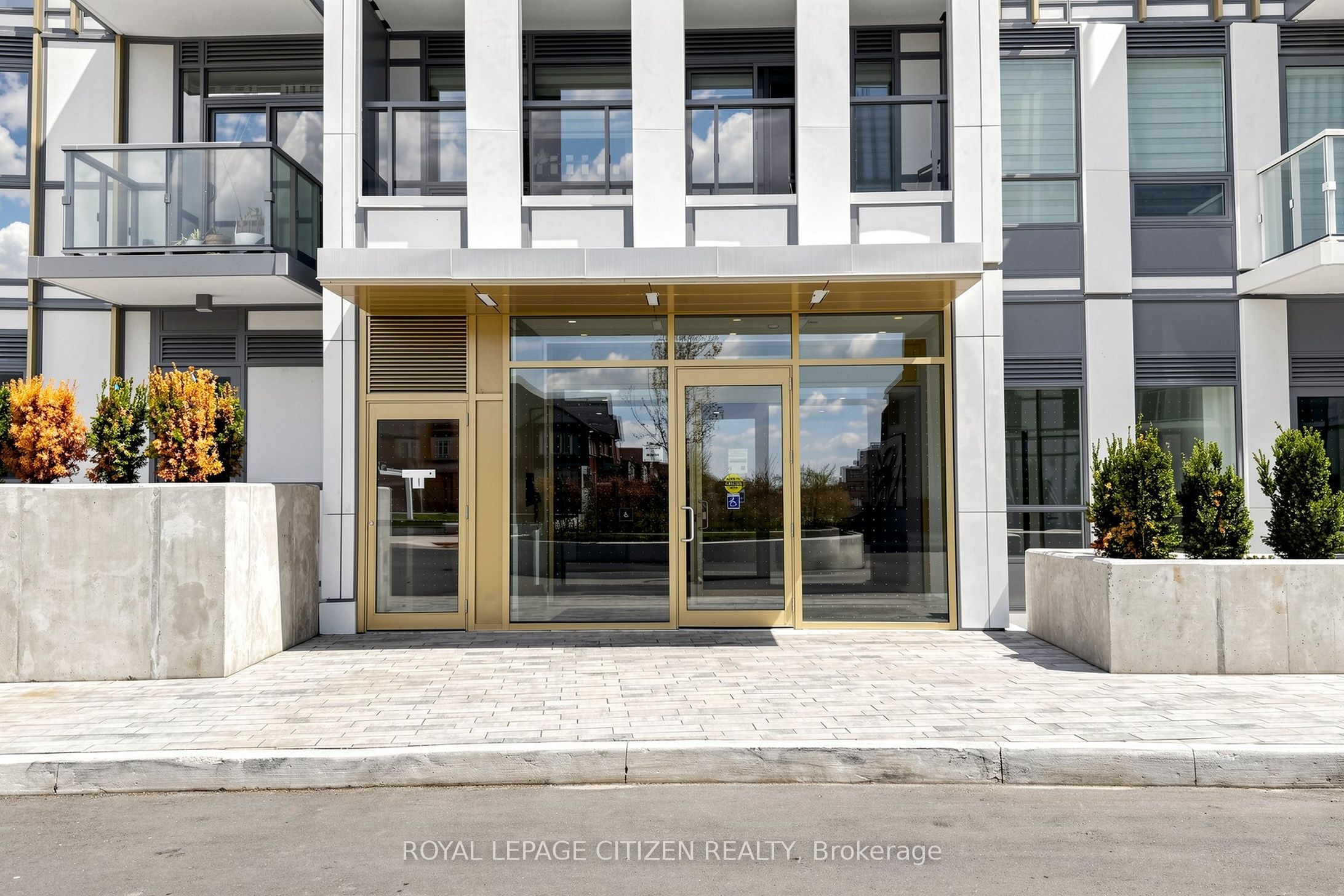 1005 Dundas Street E 347