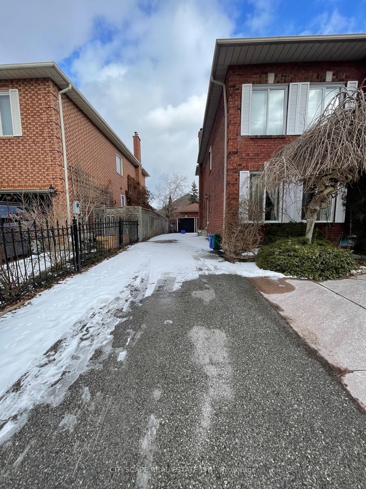 3 Leah Crescent