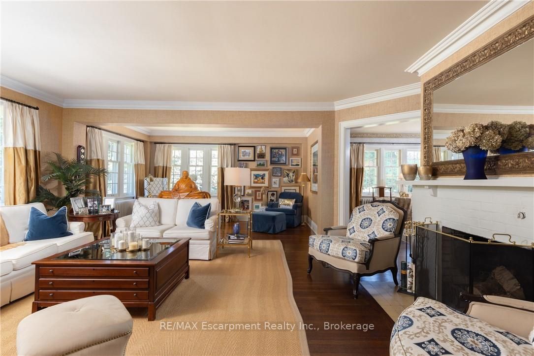 2055 Lakeshore Road E