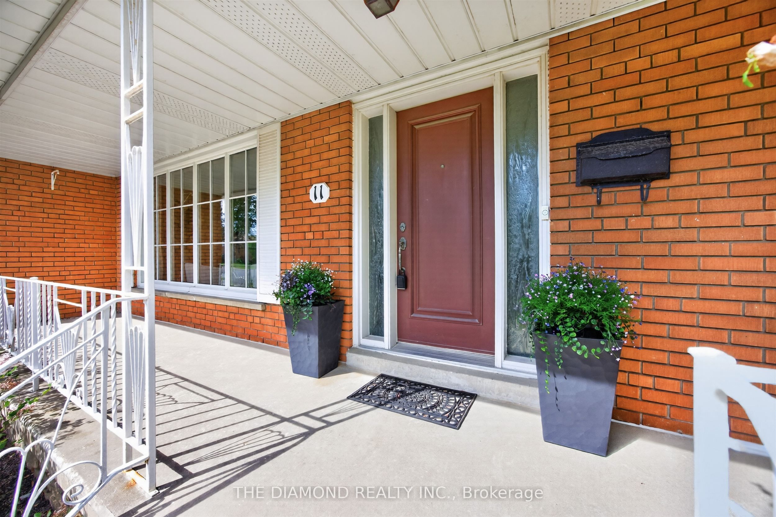 11 Swordbill Drive
