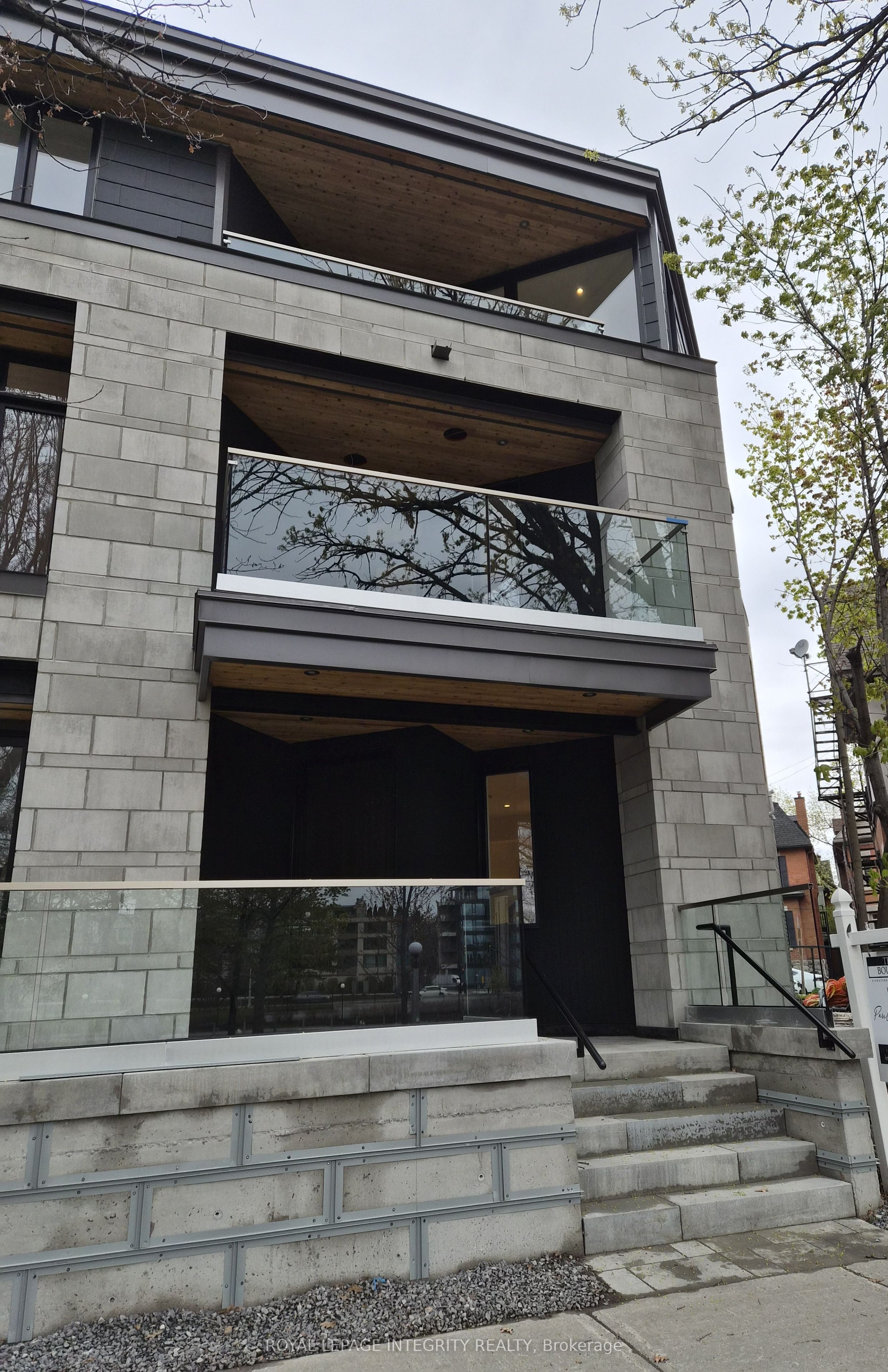 112 Queen Elizabeth Drive