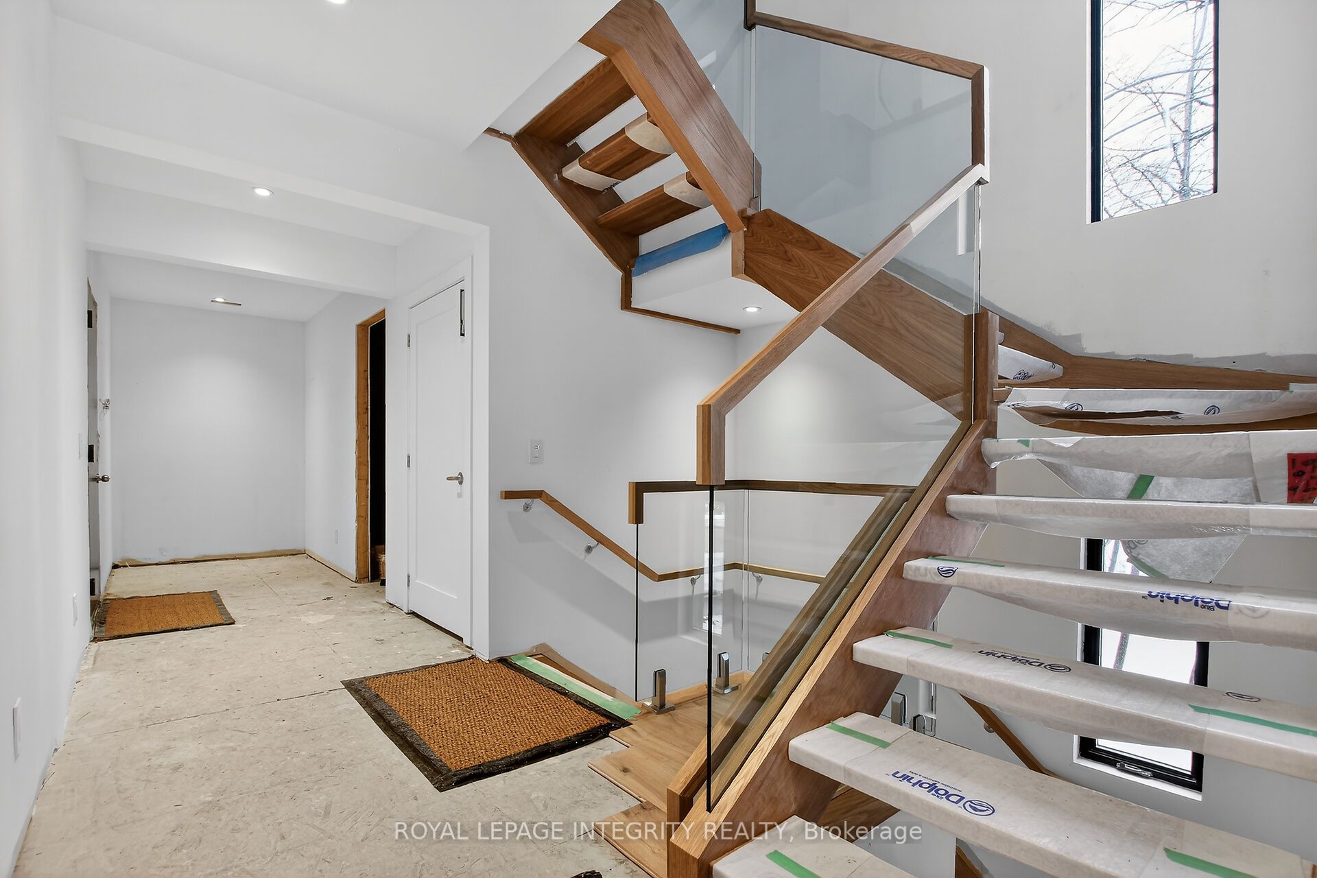112 Queen Elizabeth Drive