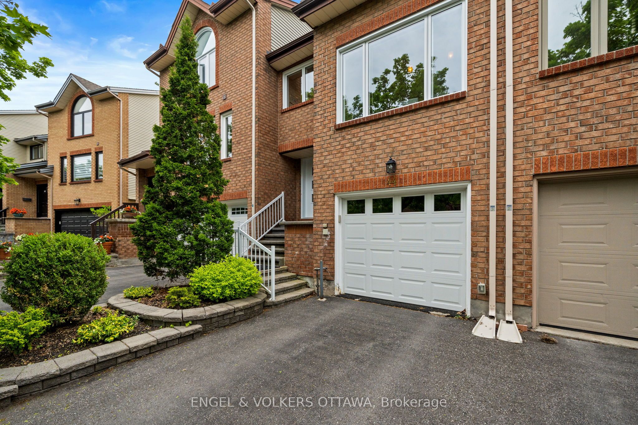 44 Dunbarton Court