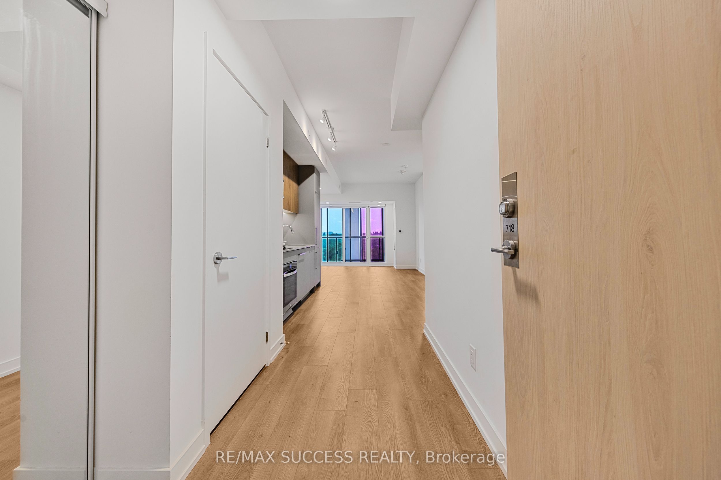 181 Sheppard Avenue E 718