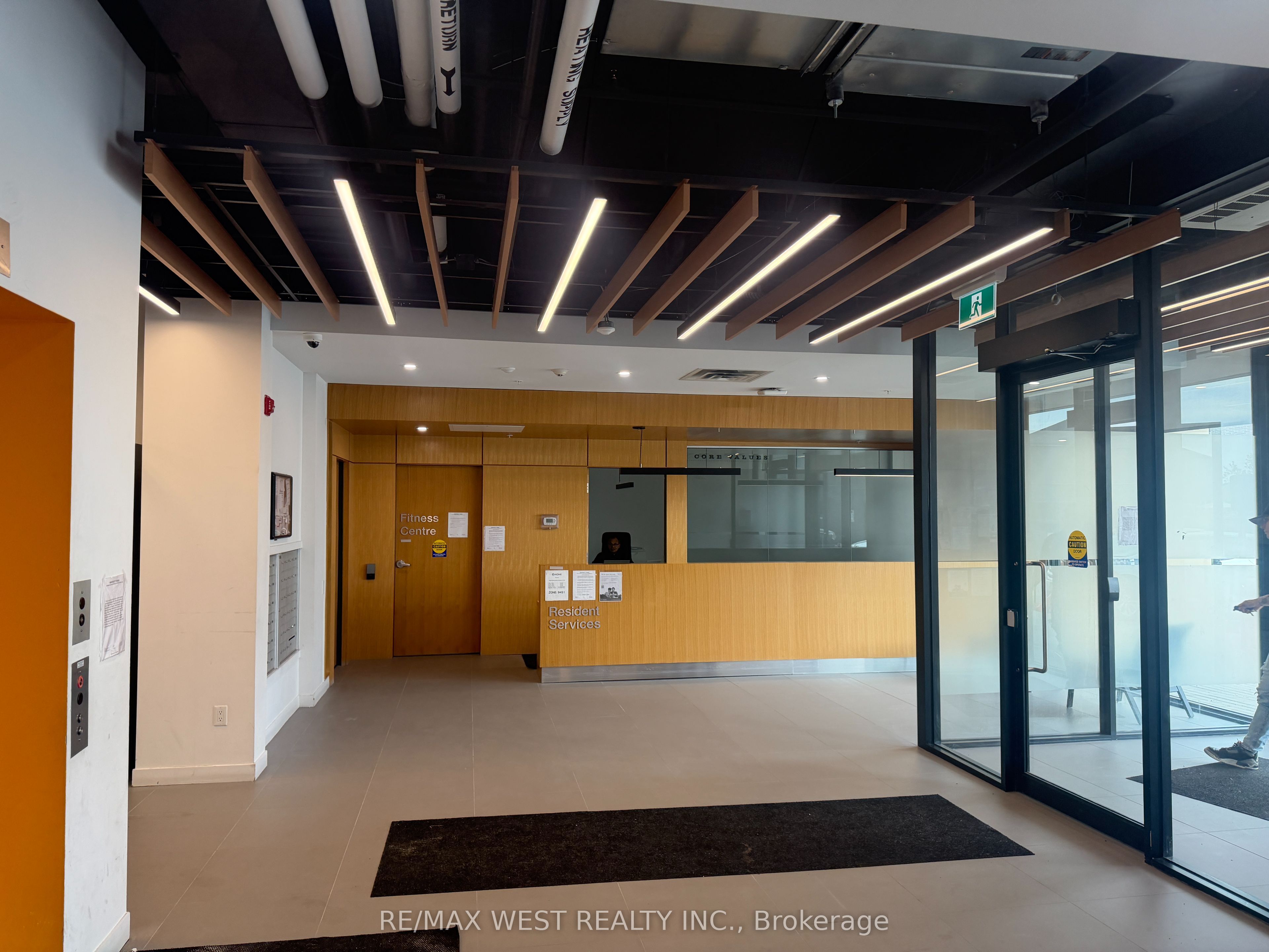 1800 Simcoe Street N 302