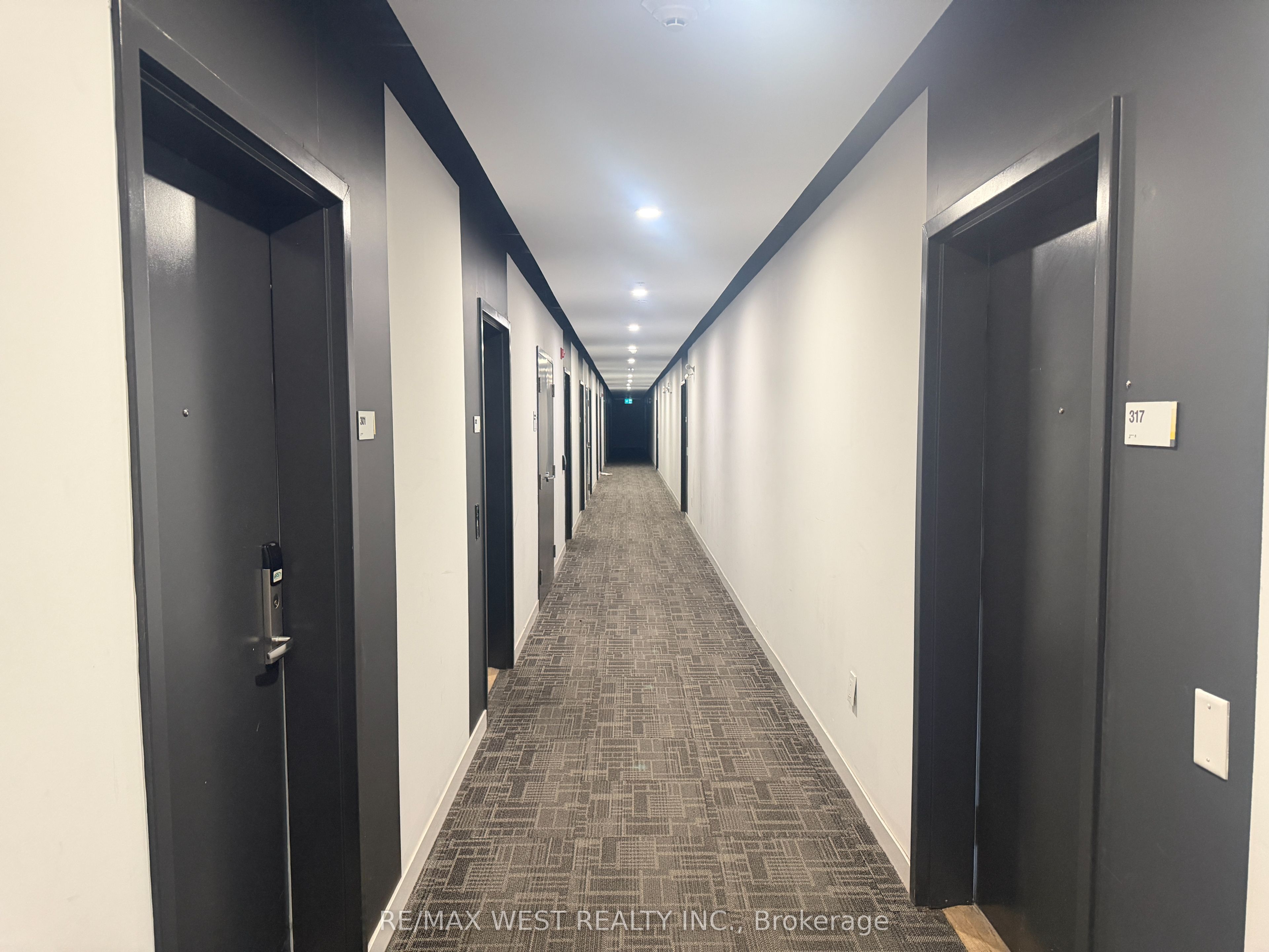 1800 Simcoe Street N 302