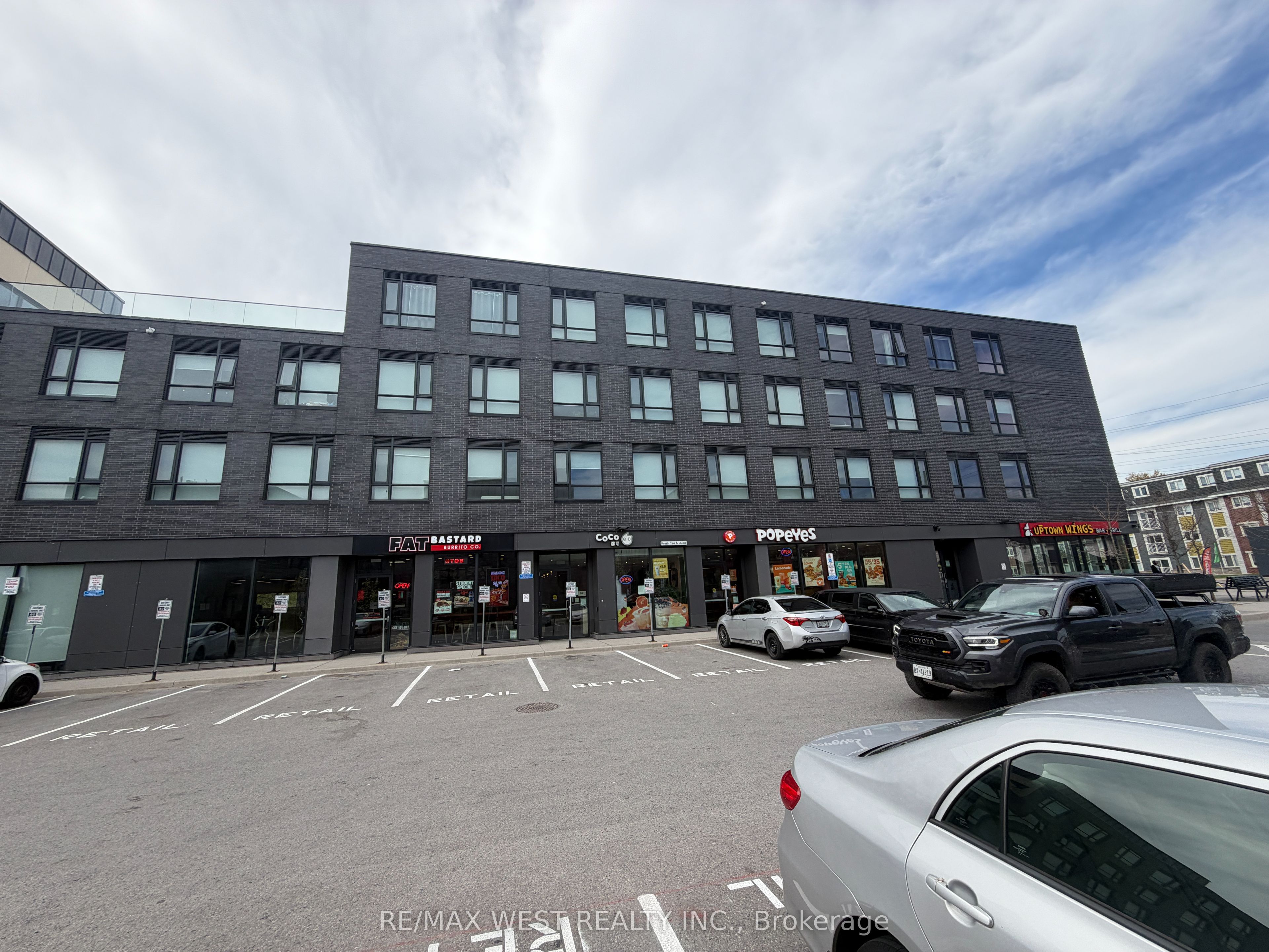 1800 Simcoe Street N 302