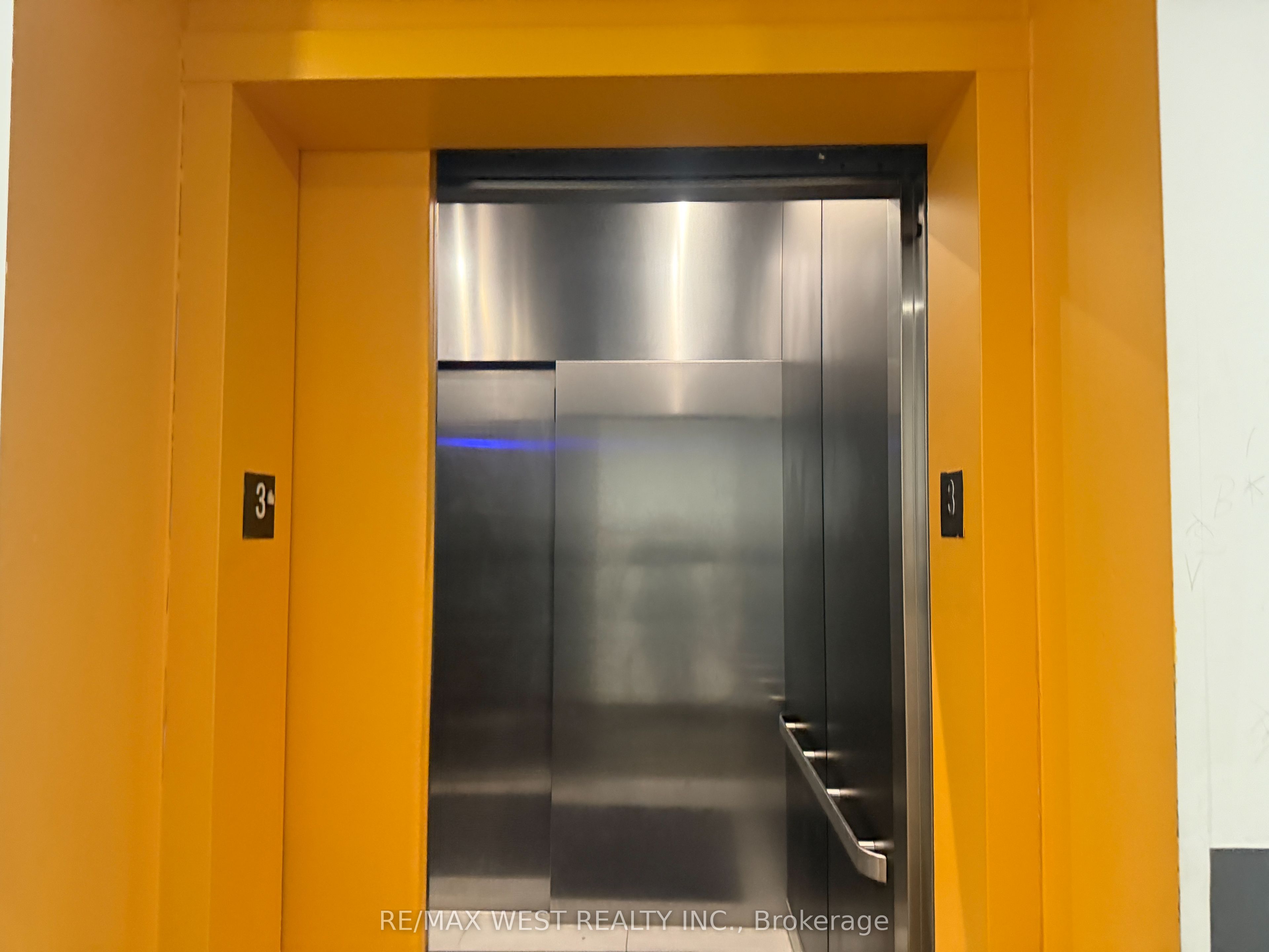 1800 Simcoe Street N 302