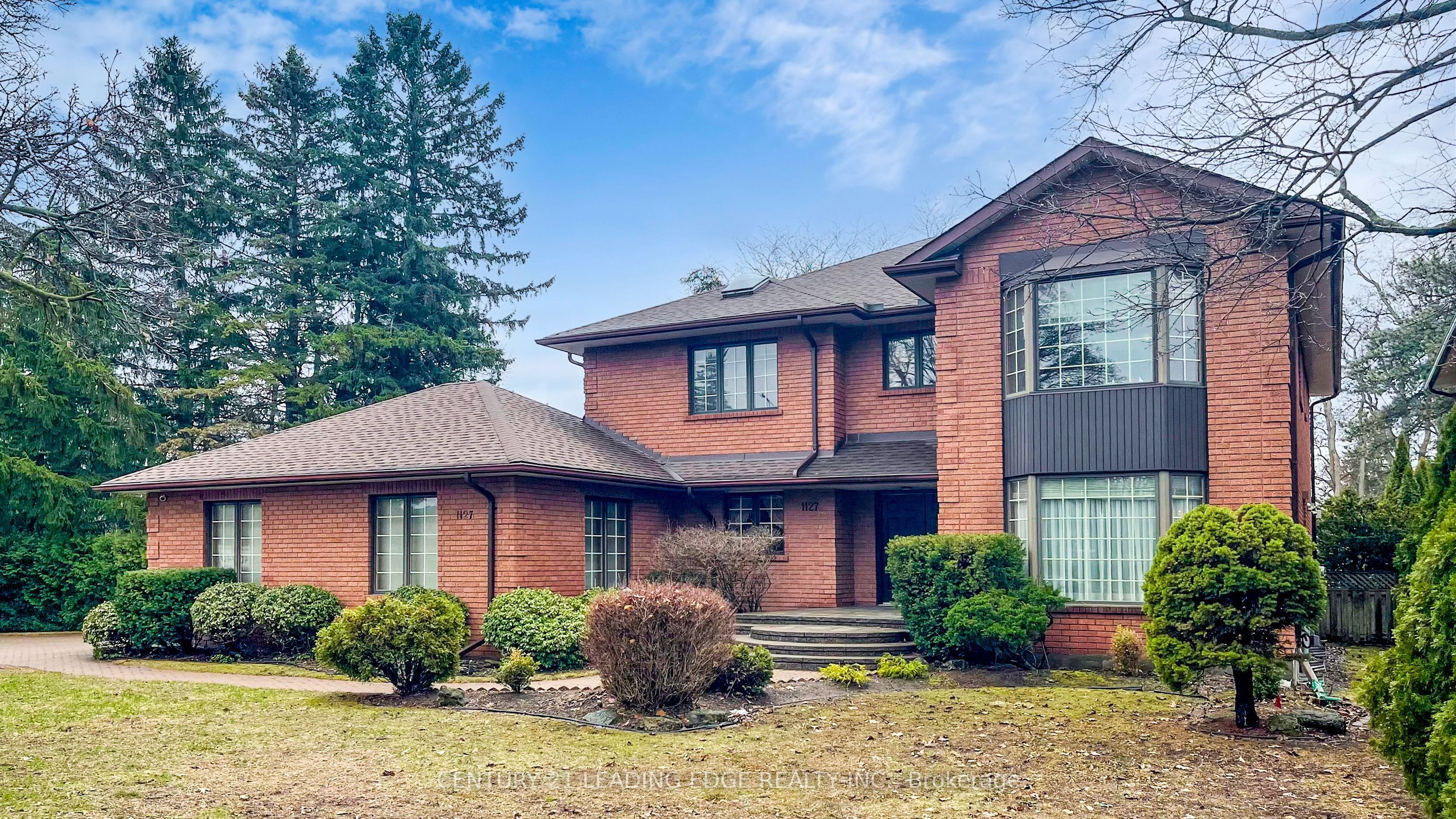 1127 OSHAWA Boulevard N