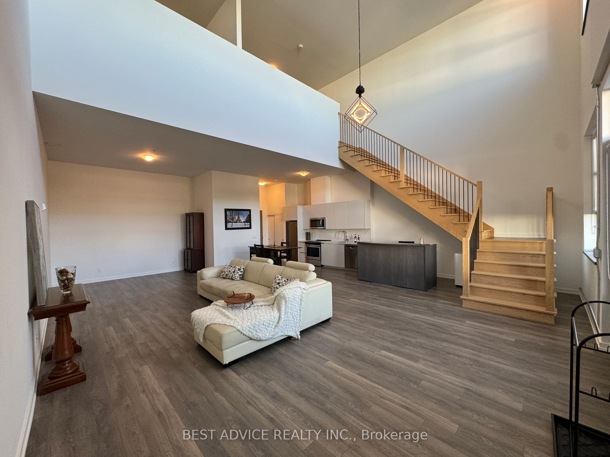 21 Matchedash Street S 102