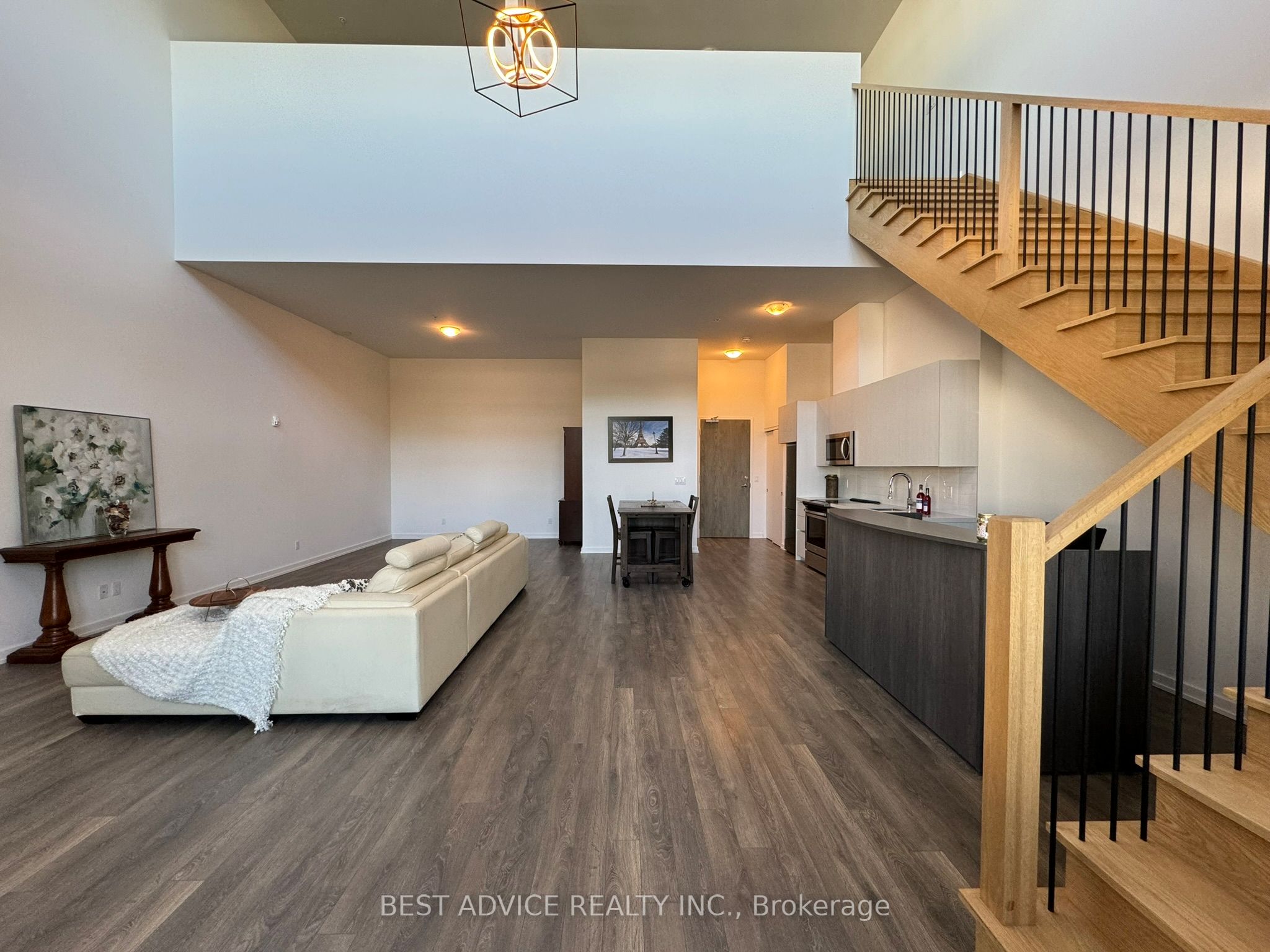 21 Matchedash Street S 102