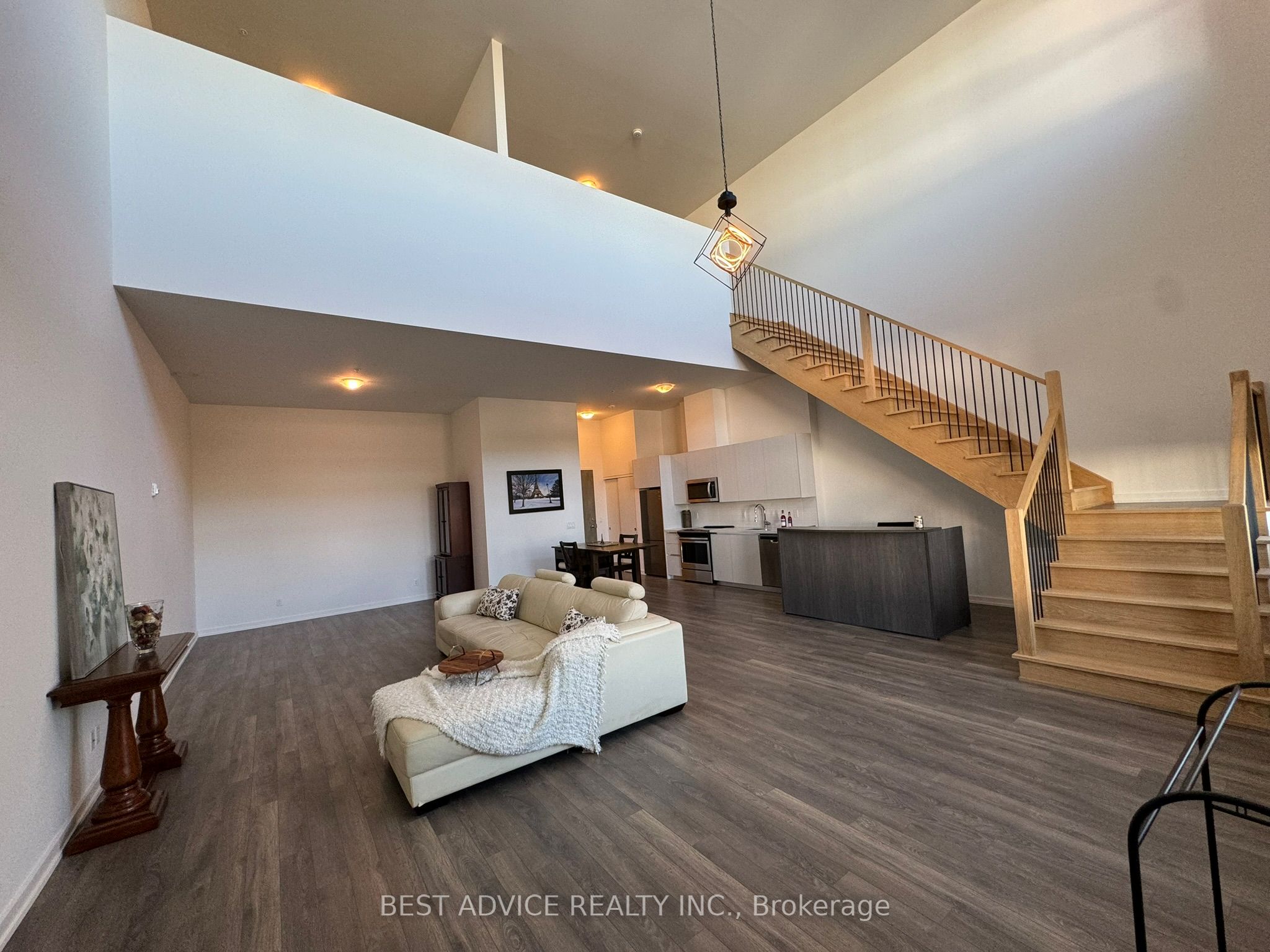 21 Matchedash Street S 102