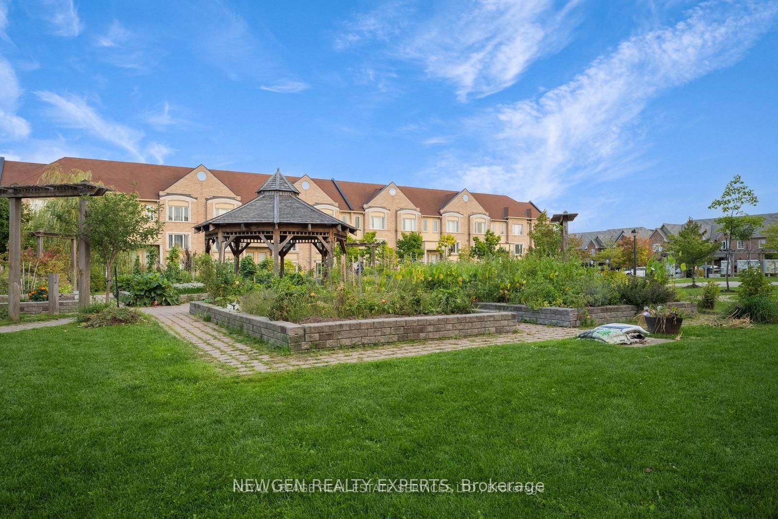 3185 Boxford Crescent 16
