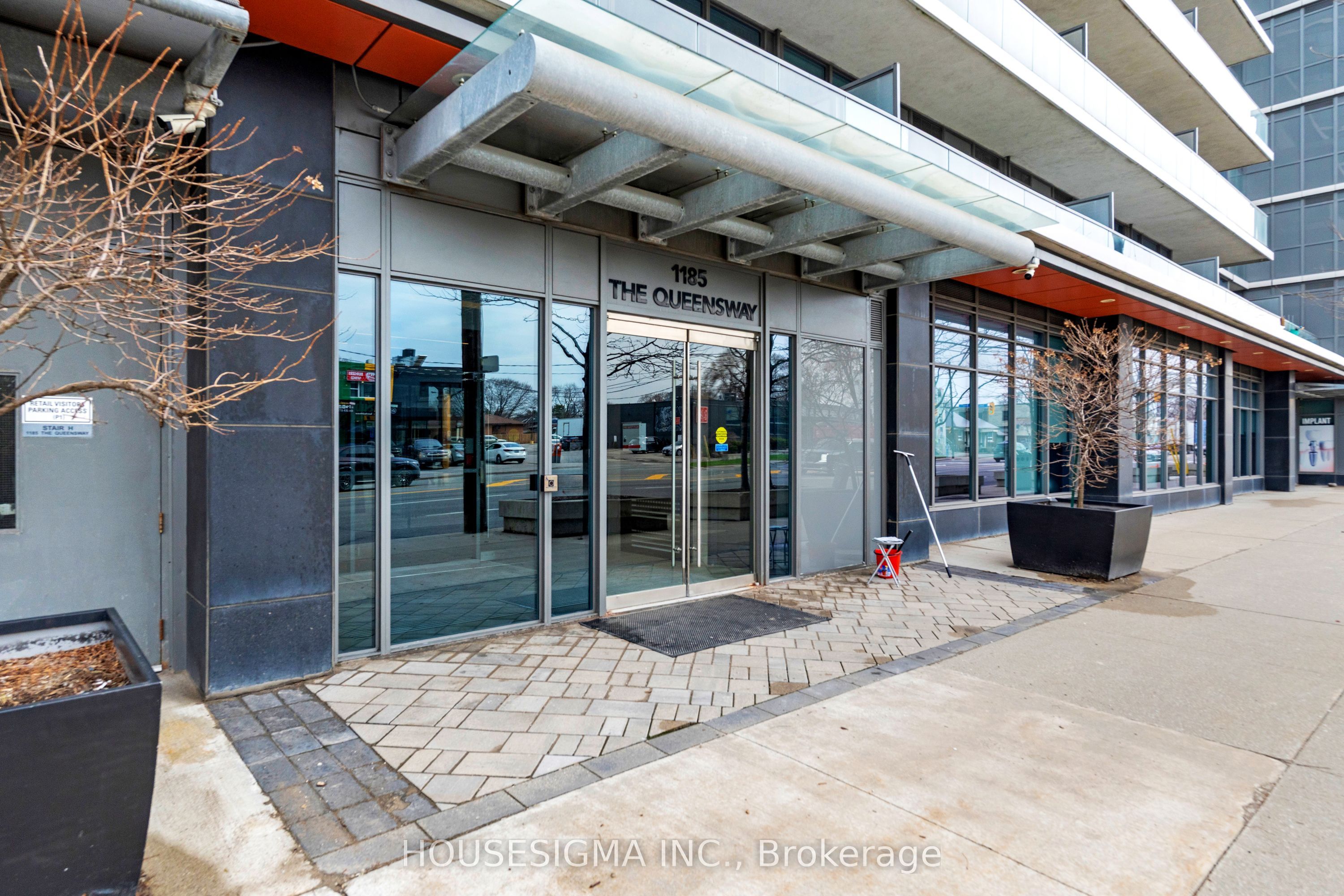 1185 The Queensway Avenue 208