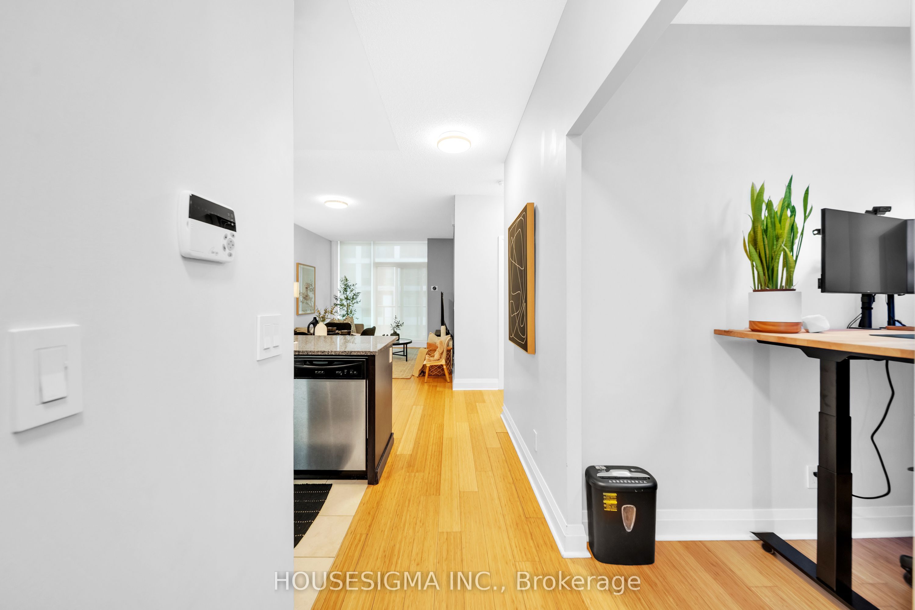 1185 The Queensway Avenue 208