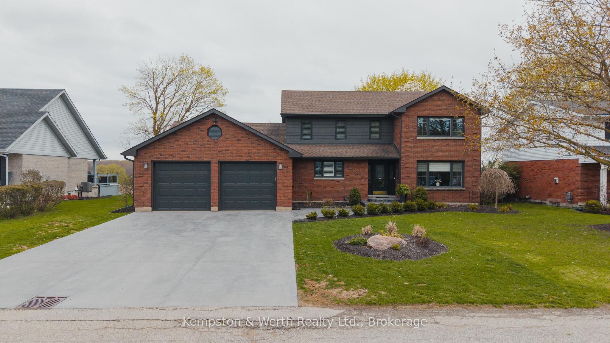 890 Perkin Crescent