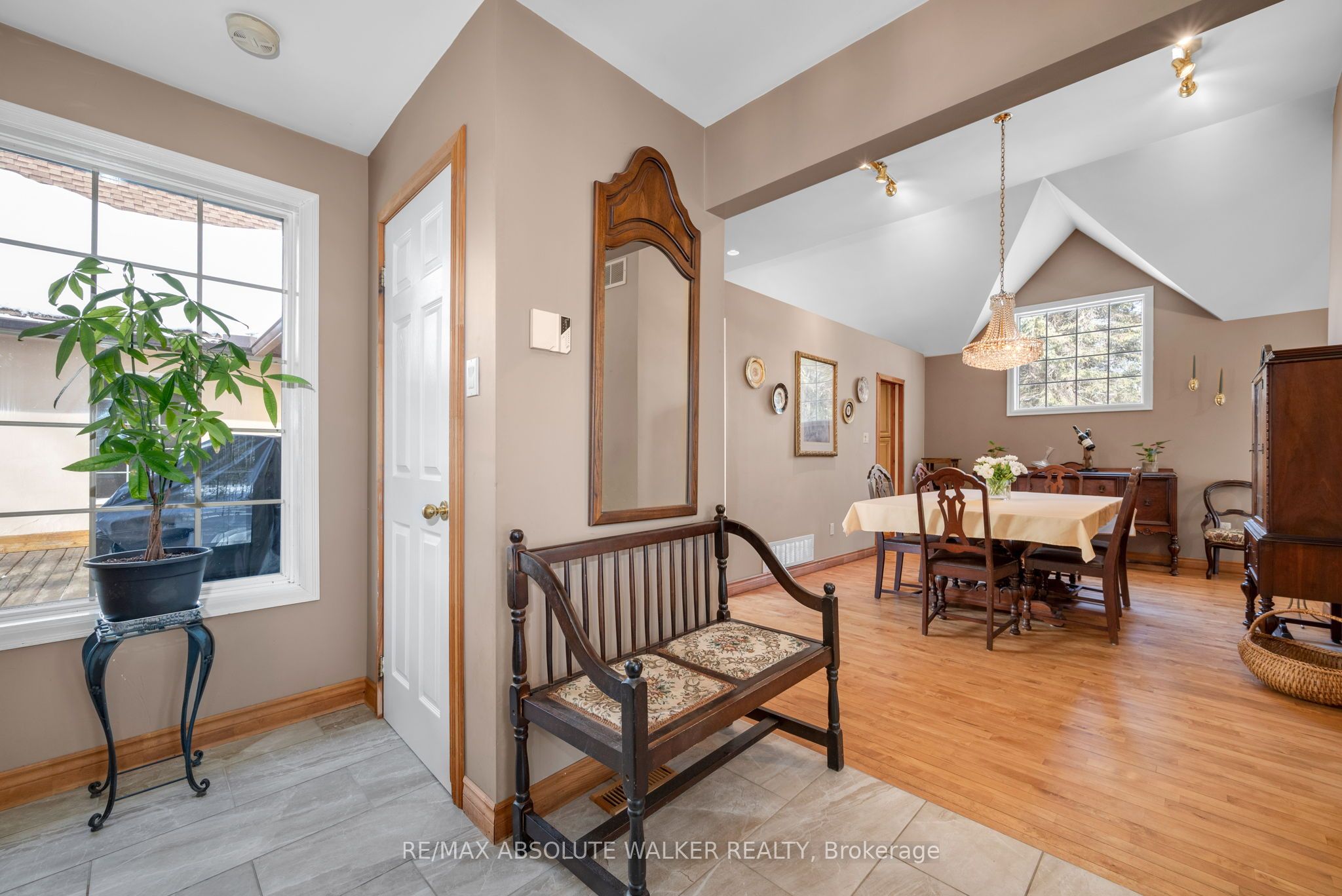 7681 Settler's Way