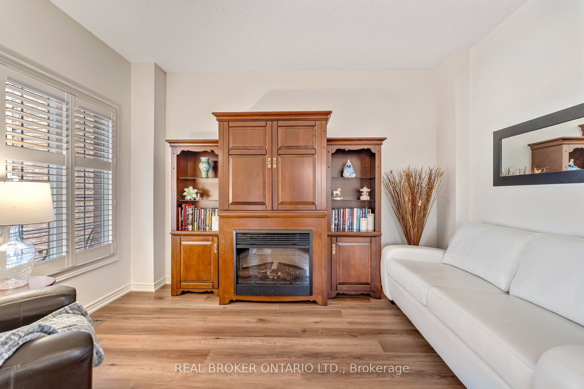 2423 Valley Heights Crescent