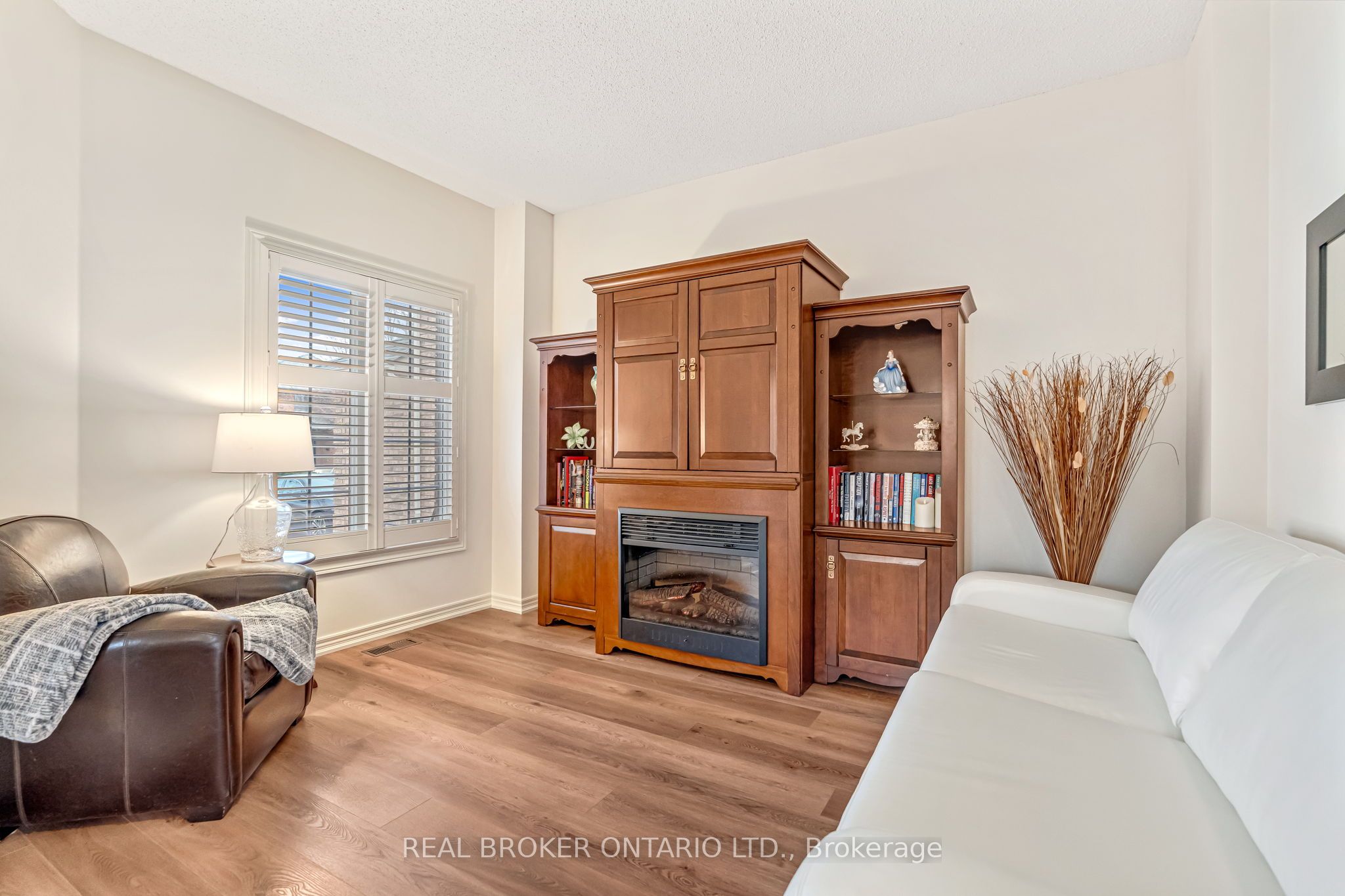 2423 Valley Heights Crescent